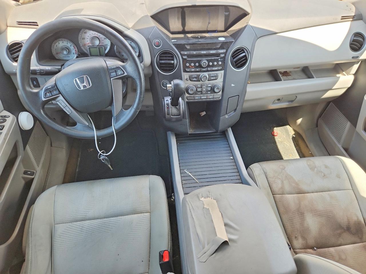2015 Honda Pilot Lx Silver vin: 5FNYF4H25FB052460