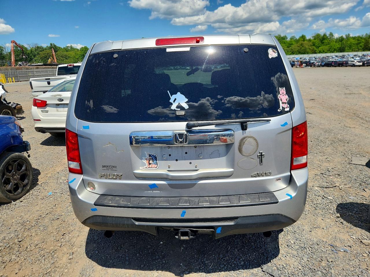 2015 Honda Pilot Lx Silver vin: 5FNYF4H25FB052460