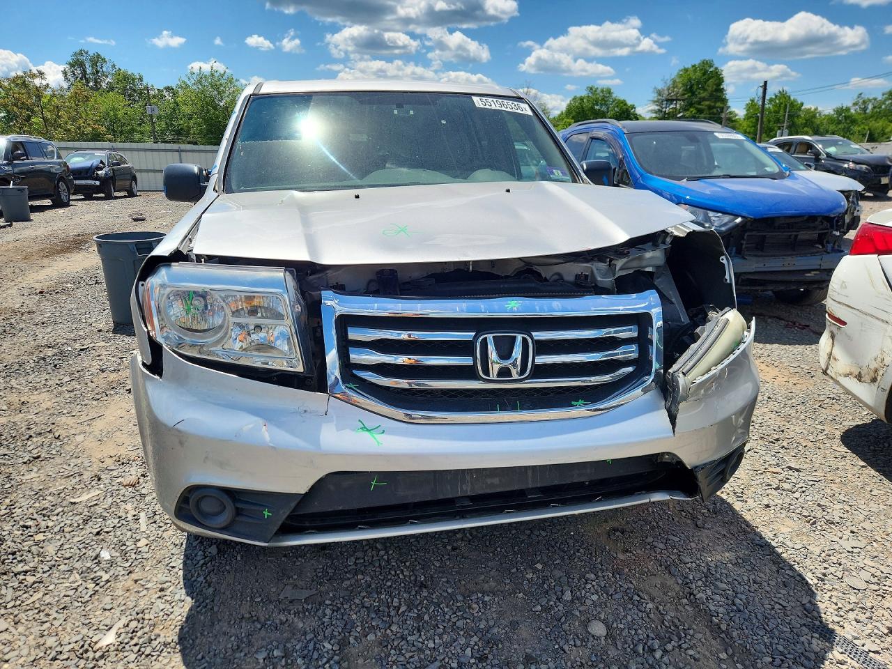 2015 Honda Pilot Lx Silver vin: 5FNYF4H25FB052460