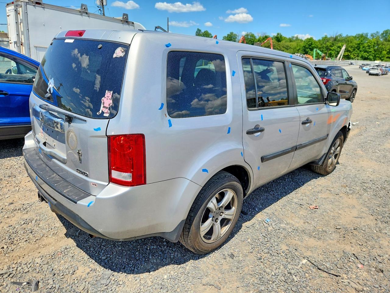 2015 Honda Pilot Lx Silver vin: 5FNYF4H25FB052460