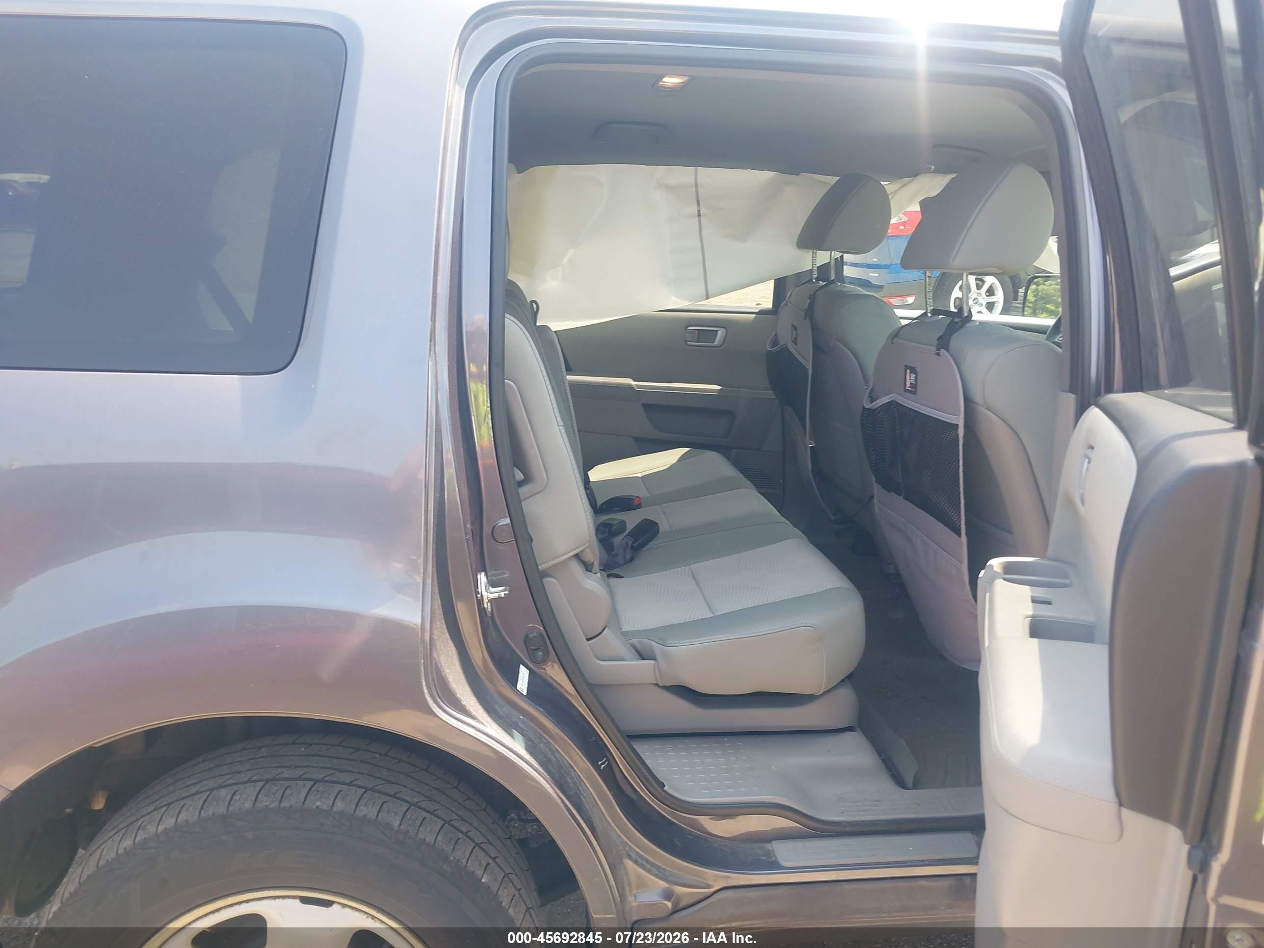 2015 Honda Pilot Lx Gray vin: 5FNYF4H25FB067735