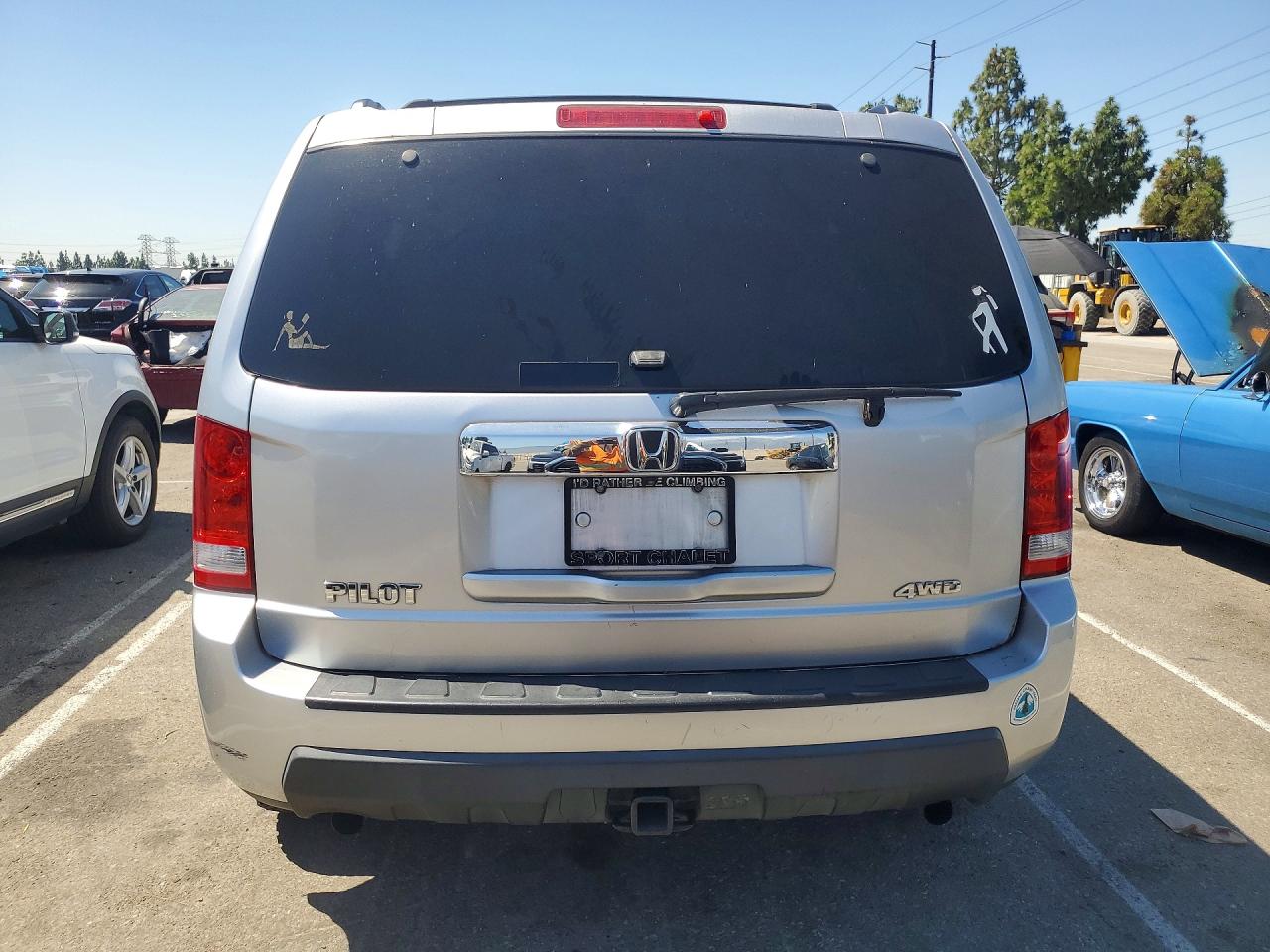 2011 Honda Pilot Lx Silver vin: 5FNYF4H26BB011393