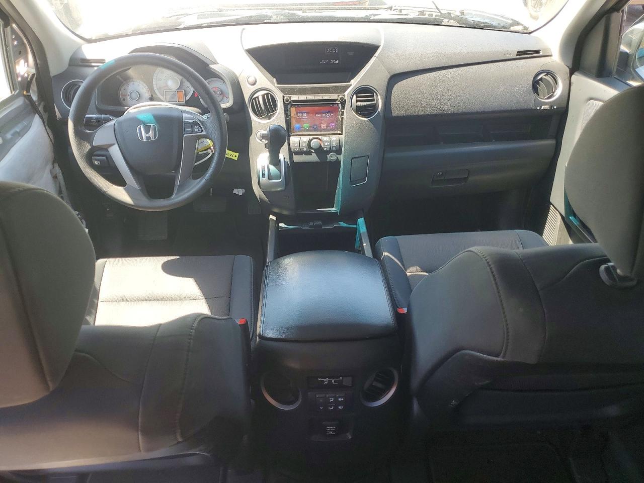 2011 Honda Pilot Lx Silver vin: 5FNYF4H26BB011393