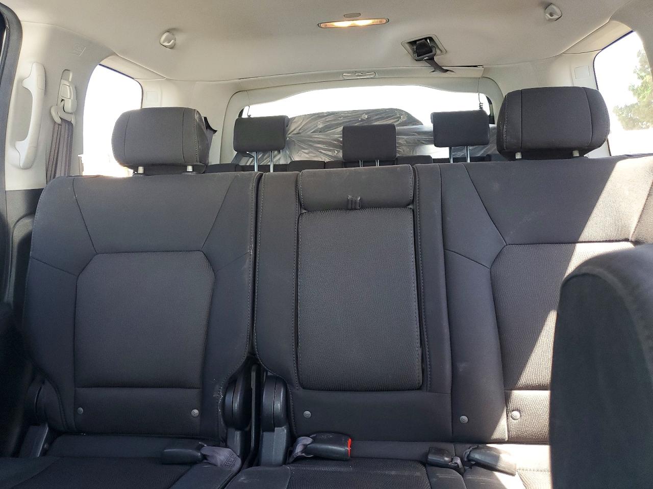 2011 Honda Pilot Lx Silver vin: 5FNYF4H26BB011393