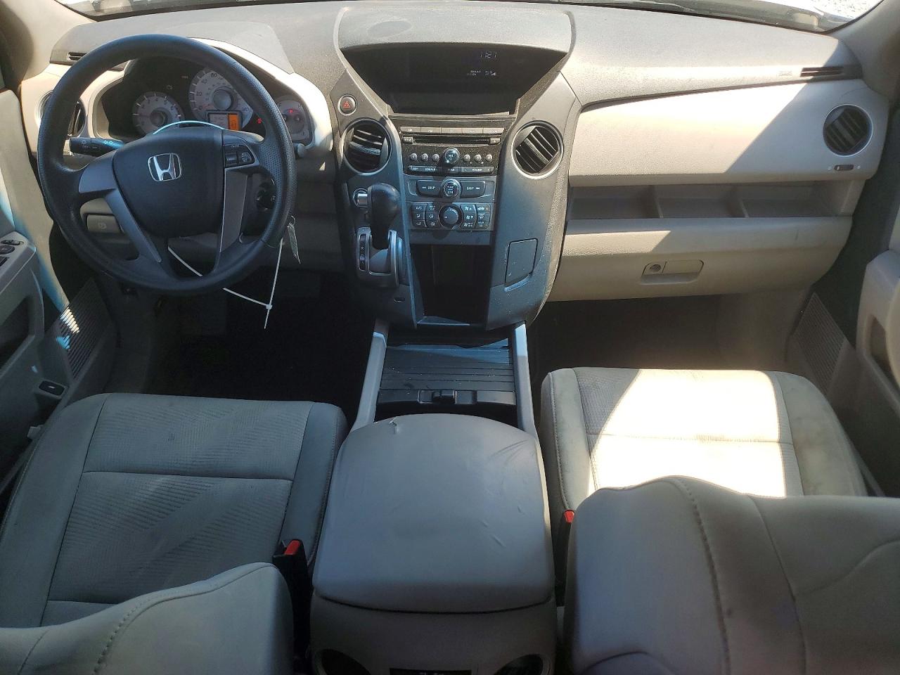 2012 Honda Pilot Lx Silver vin: 5FNYF4H26CB052365