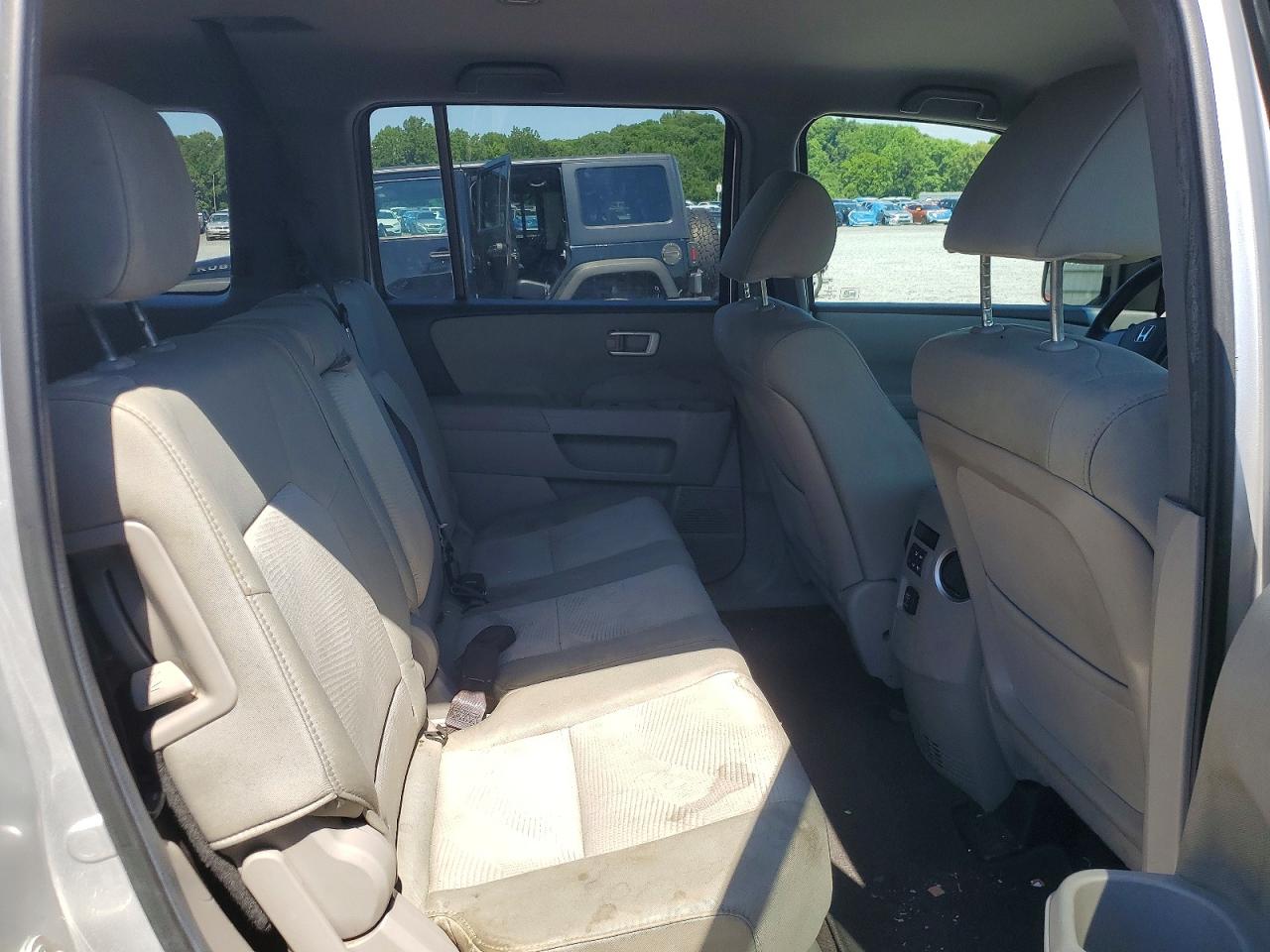 2012 Honda Pilot Lx Silver vin: 5FNYF4H26CB052365
