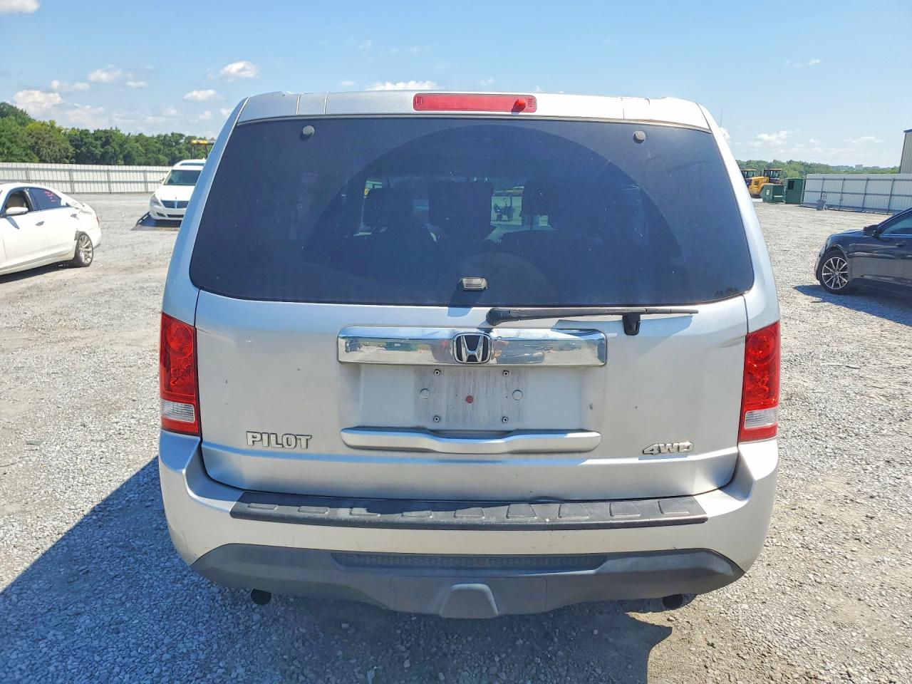 2012 Honda Pilot Lx Silver vin: 5FNYF4H26CB052365