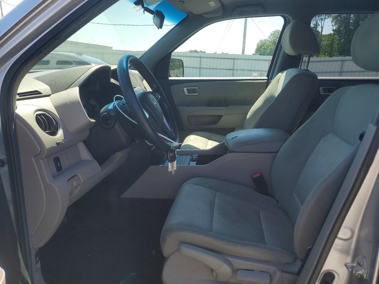 2012 Honda Pilot Lx Silver vin: 5FNYF4H26CB052365