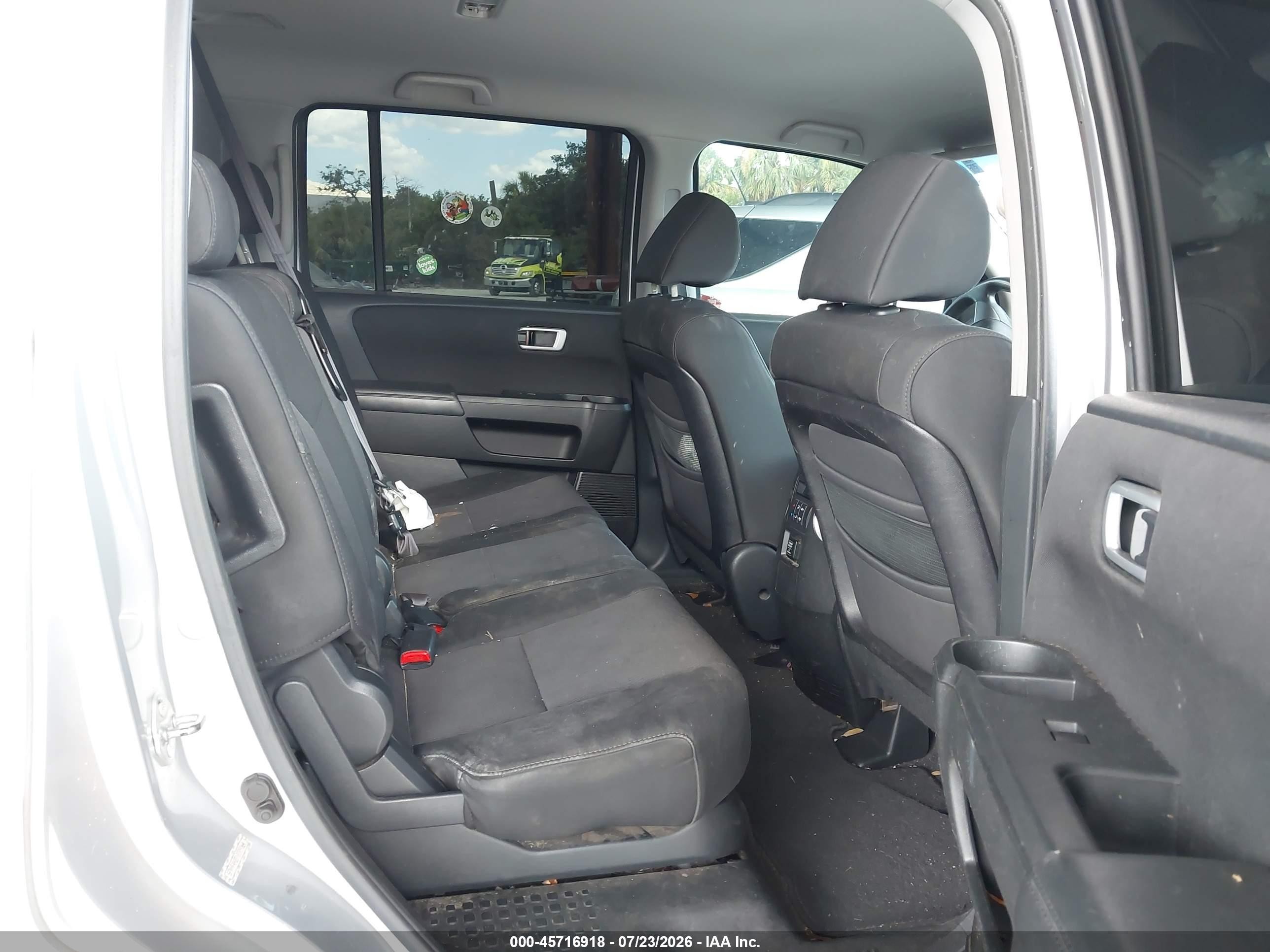 2010 Honda Pilot Lx Silver vin: 5FNYF4H27AB008064