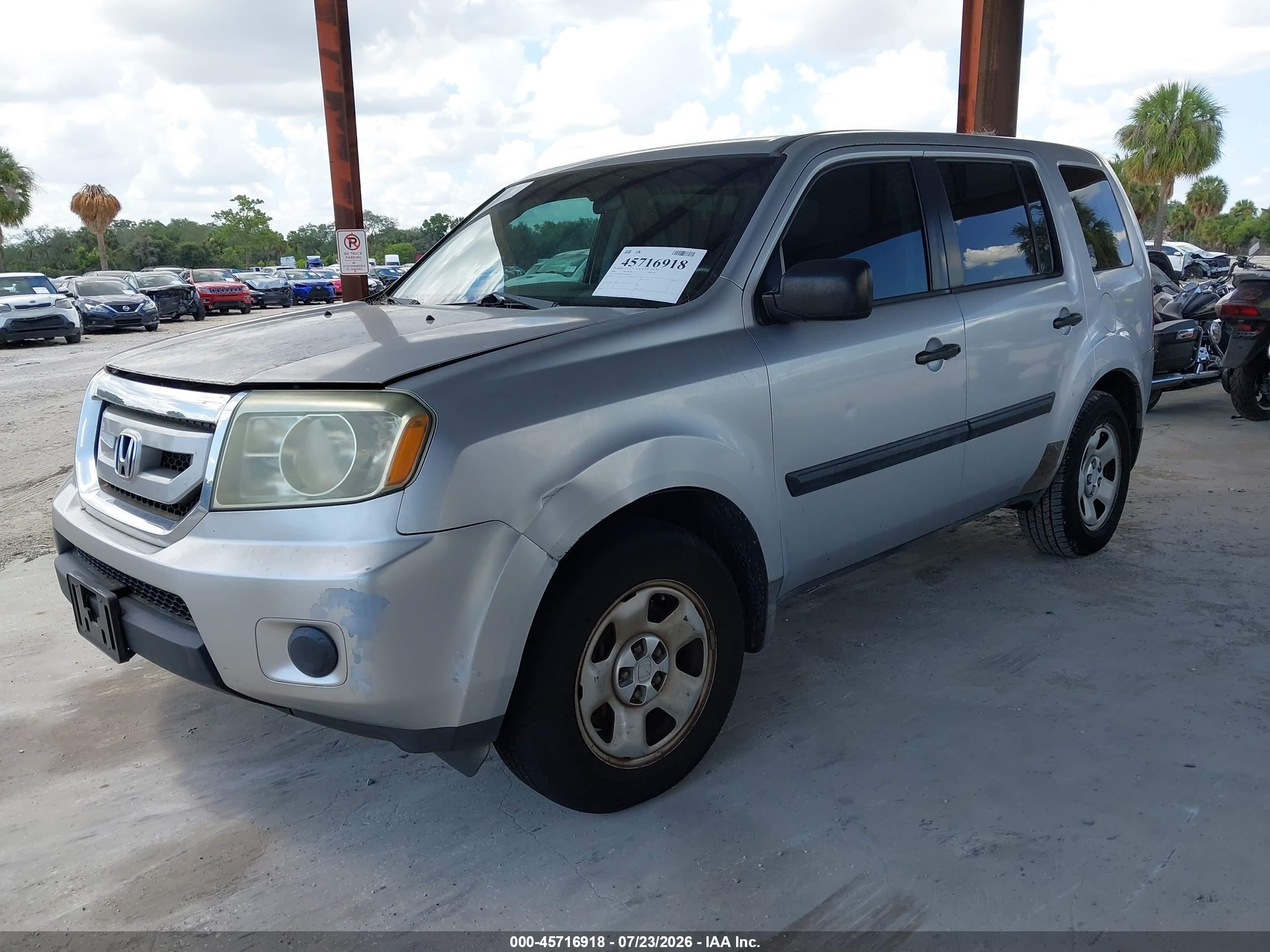 2010 Honda Pilot Lx Silver vin: 5FNYF4H27AB008064