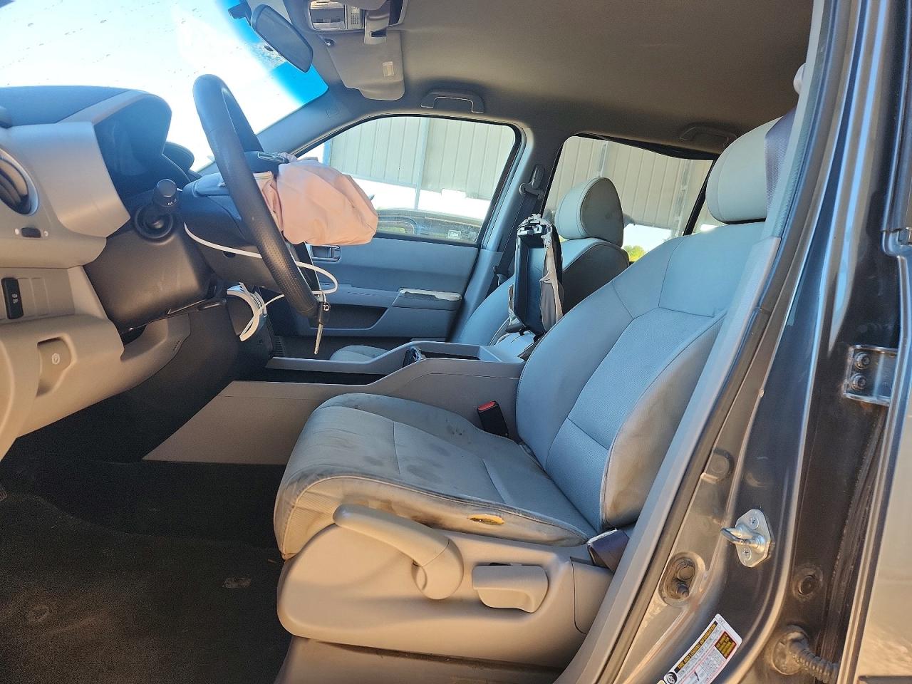 2011 Honda Pilot Lx Charcoal vin: 5FNYF4H27BB003271