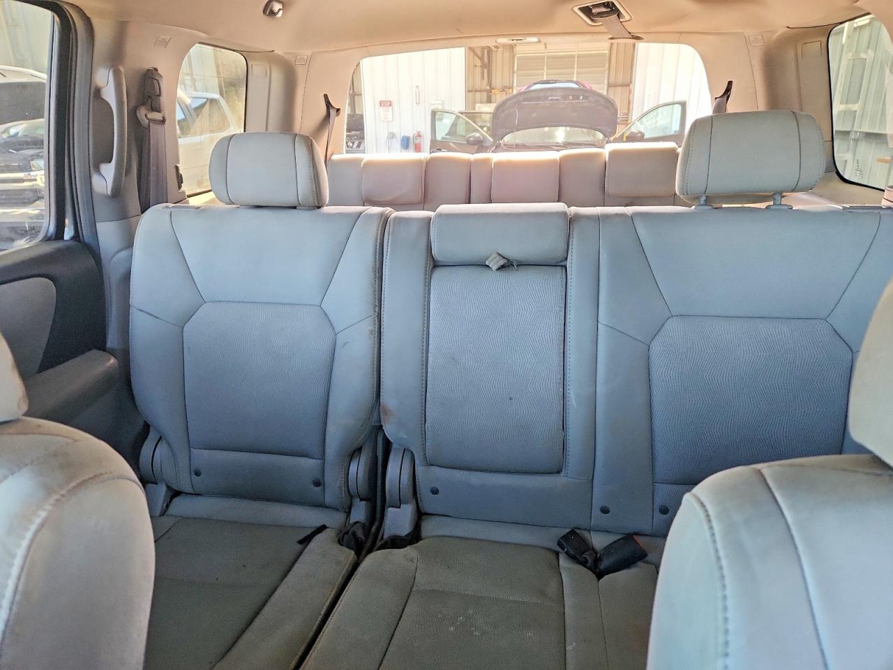 2011 Honda Pilot Lx Charcoal vin: 5FNYF4H27BB003271