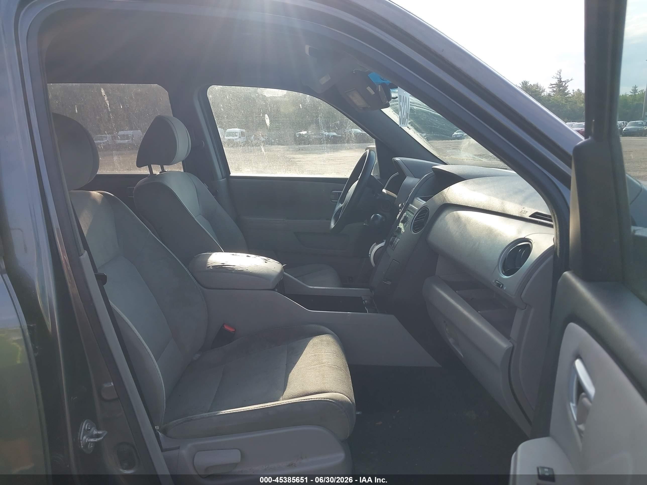 2011 Honda Pilot Lx Gray vin: 5FNYF4H27BB068816