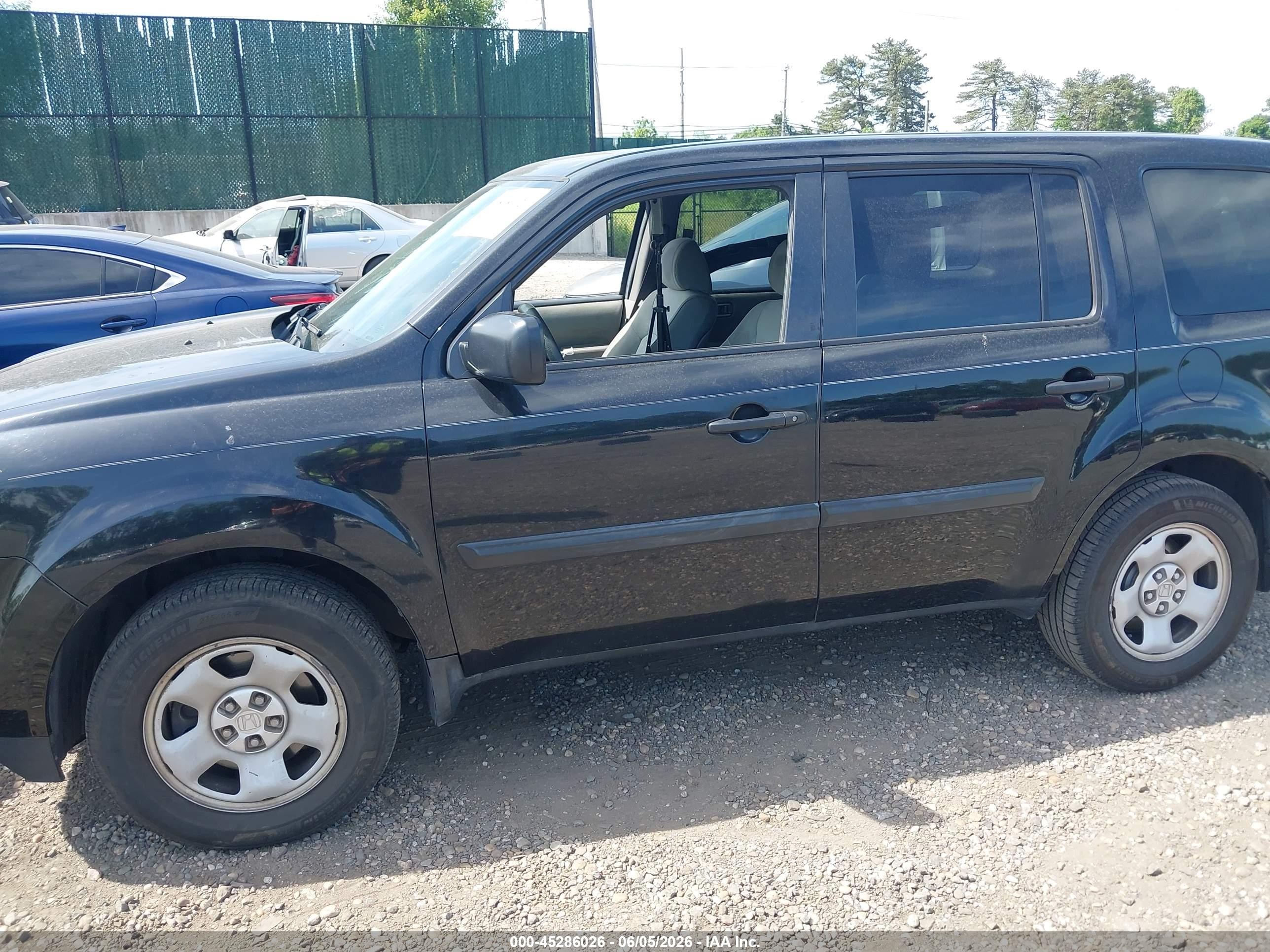 2013 Honda Pilot Lx Black vin: 5FNYF4H27DB023765
