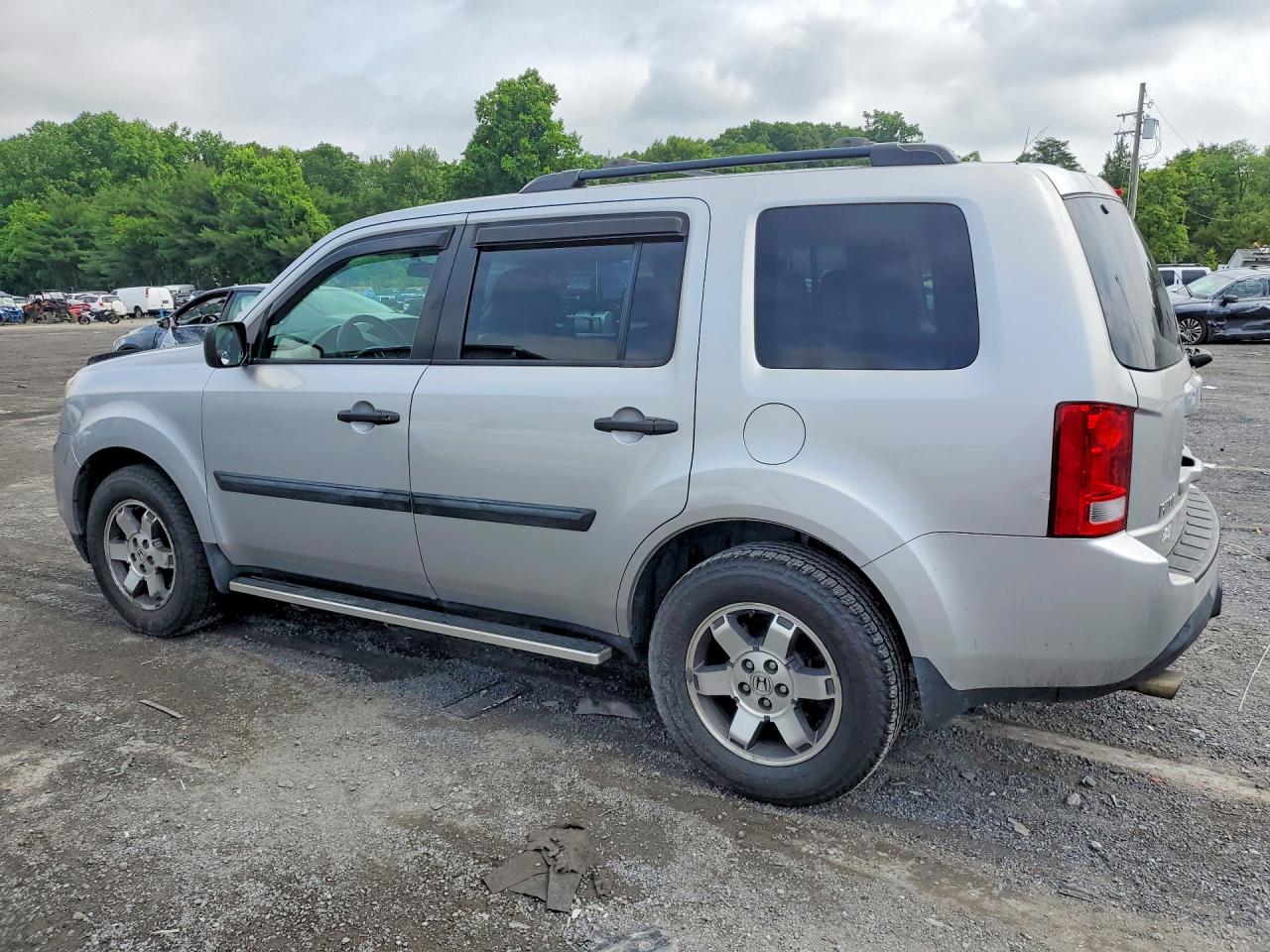 2015 Honda Pilot Lx Silver vin: 5FNYF4H27FB021954