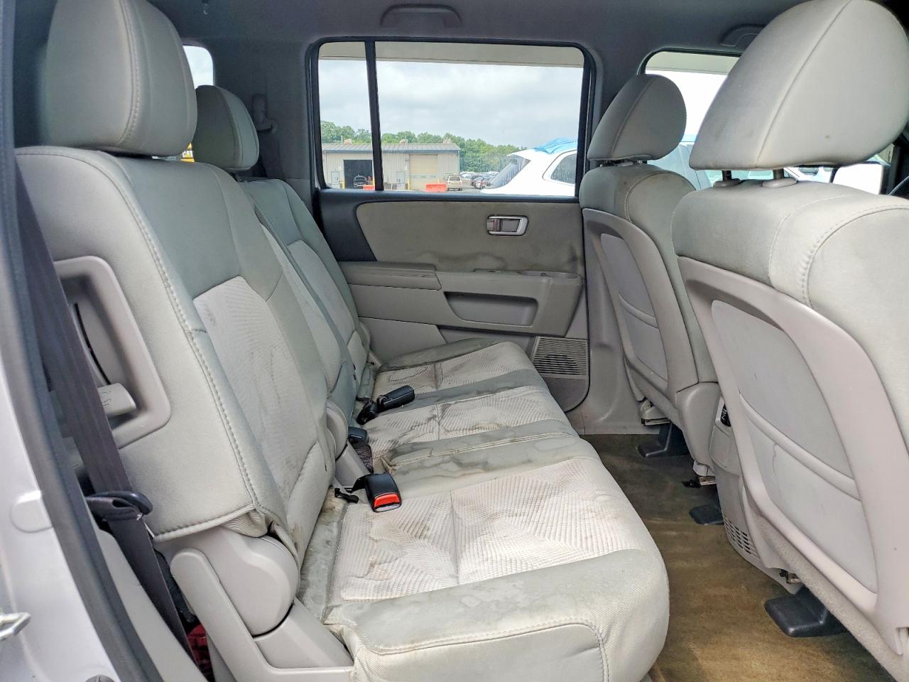 2015 Honda Pilot Lx Silver vin: 5FNYF4H27FB021954