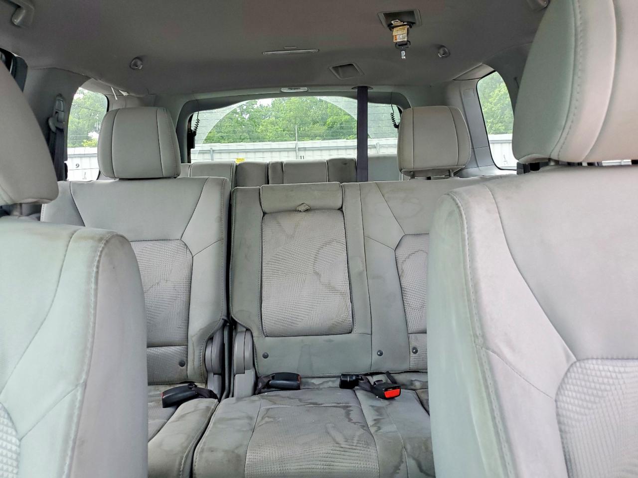 2015 Honda Pilot Lx Silver vin: 5FNYF4H27FB021954