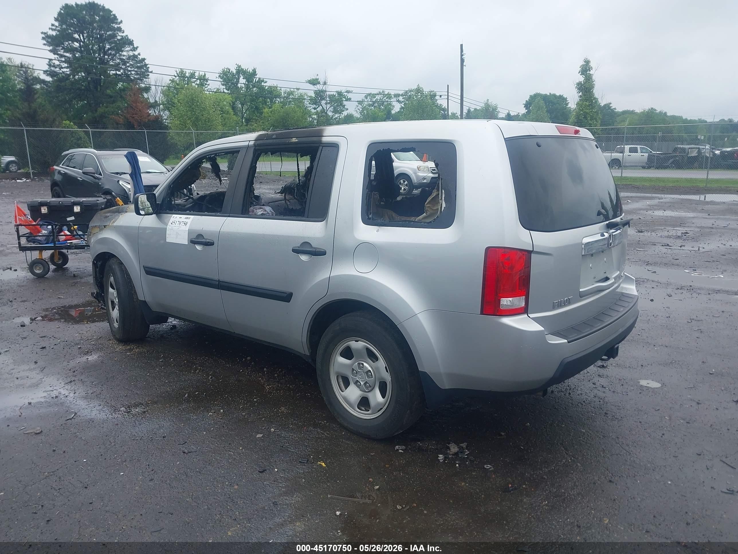 2011 Honda Pilot Lx Silver vin: 5FNYF4H28BB059803