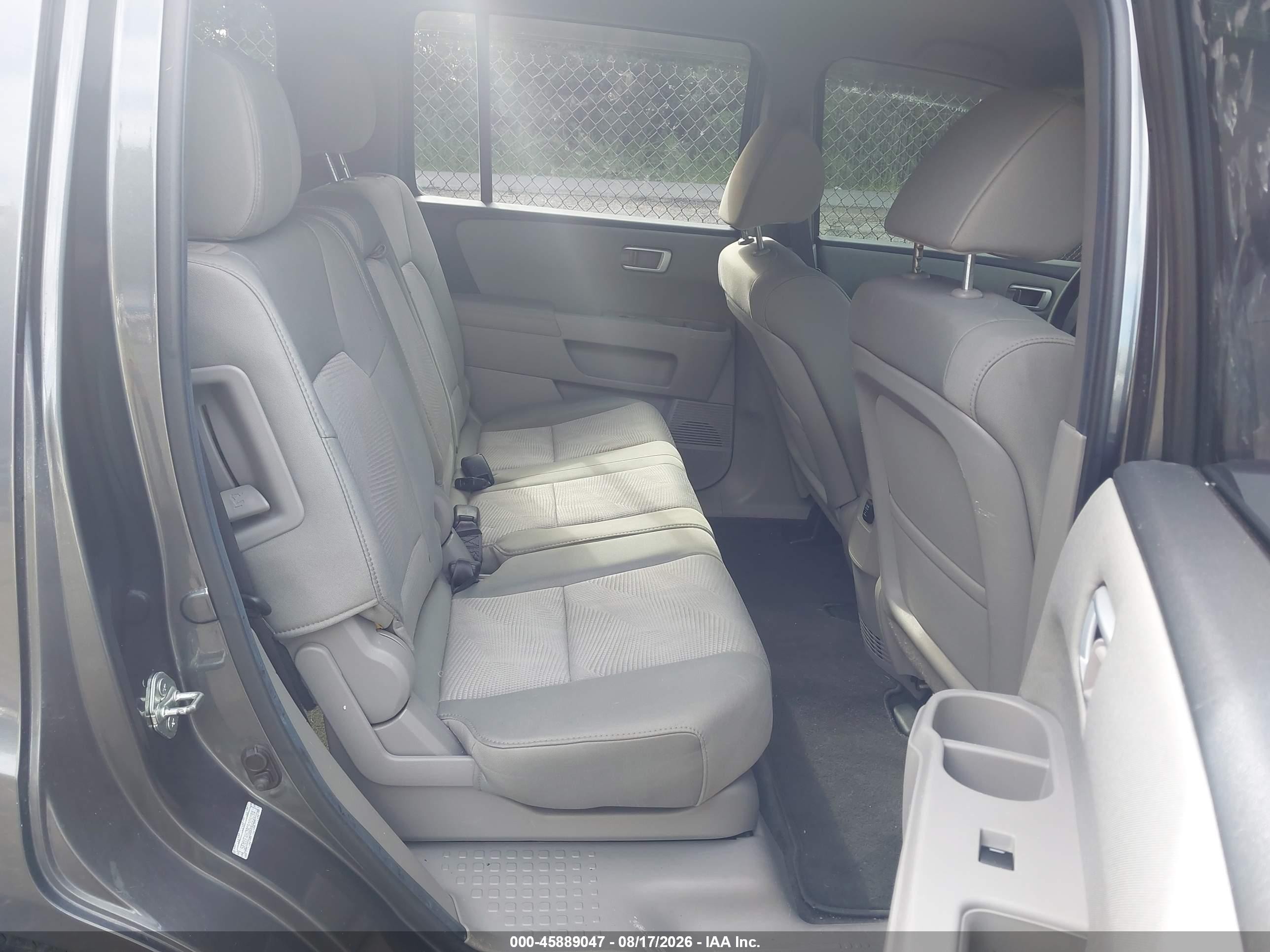 2012 Honda Pilot Lx Gray vin: 5FNYF4H28CB005094