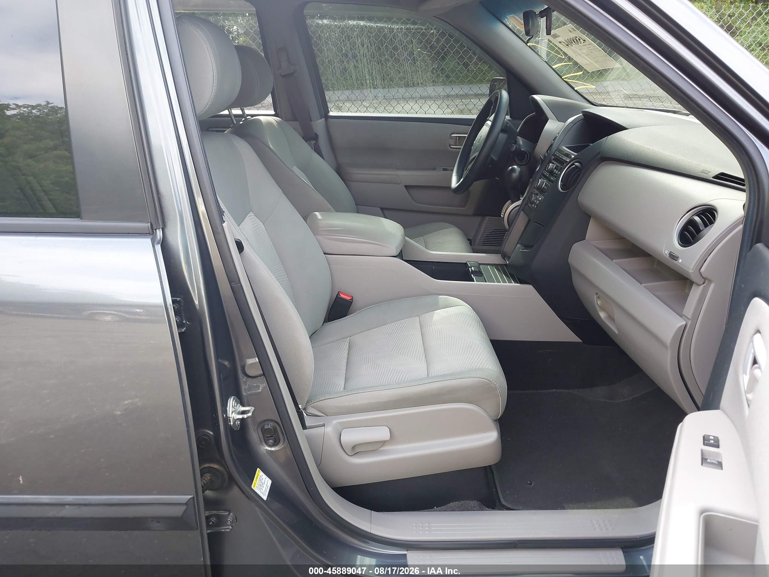 2012 Honda Pilot Lx Gray vin: 5FNYF4H28CB005094