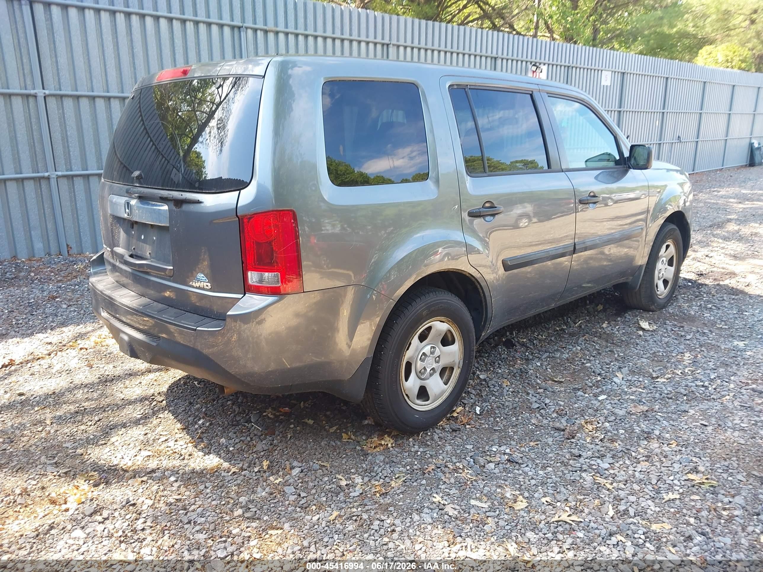 2013 Honda Pilot Lx Gray vin: 5FNYF4H28DB062199