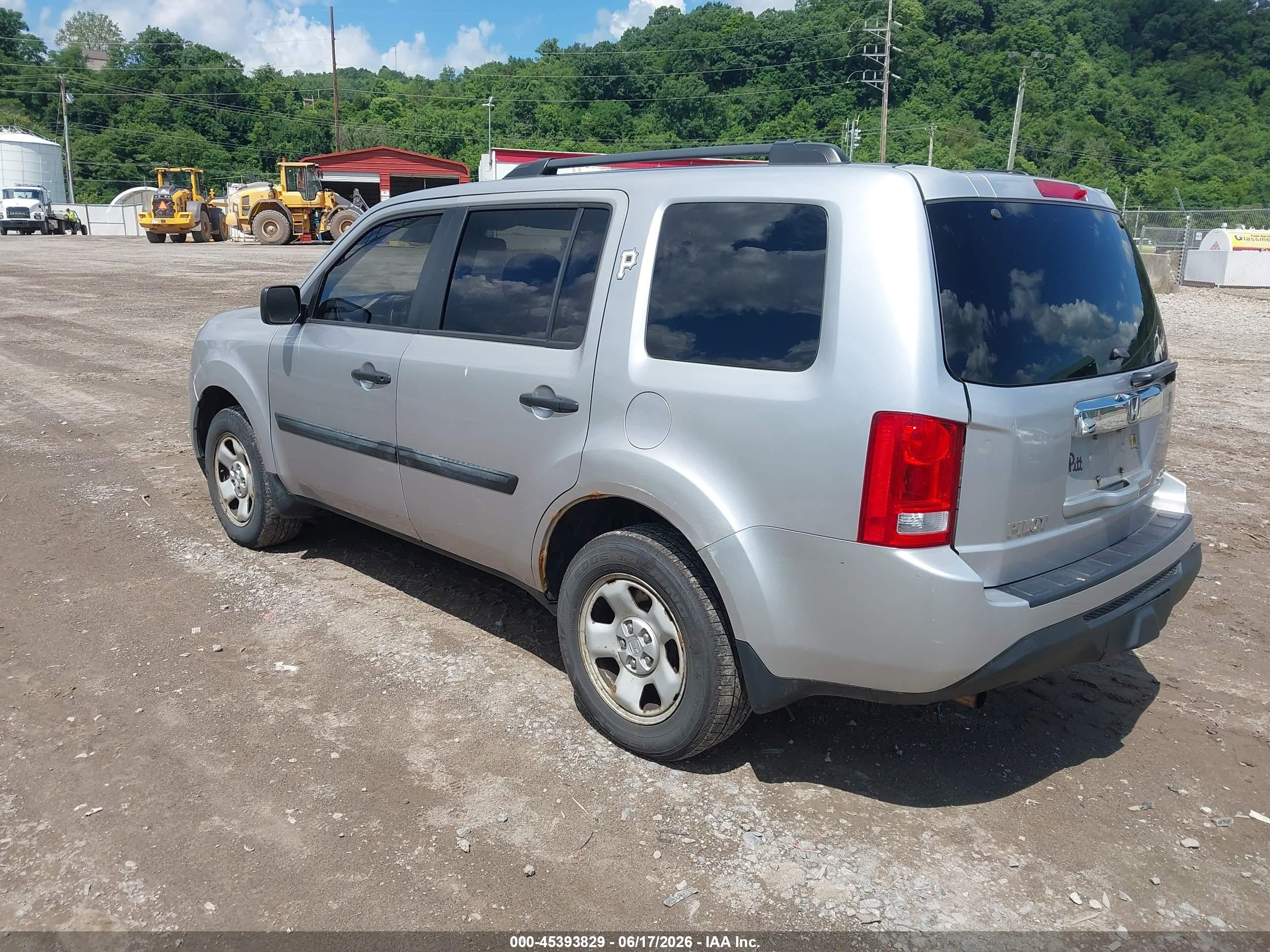 2013 Honda Pilot Lx Silver vin: 5FNYF4H28DB079293