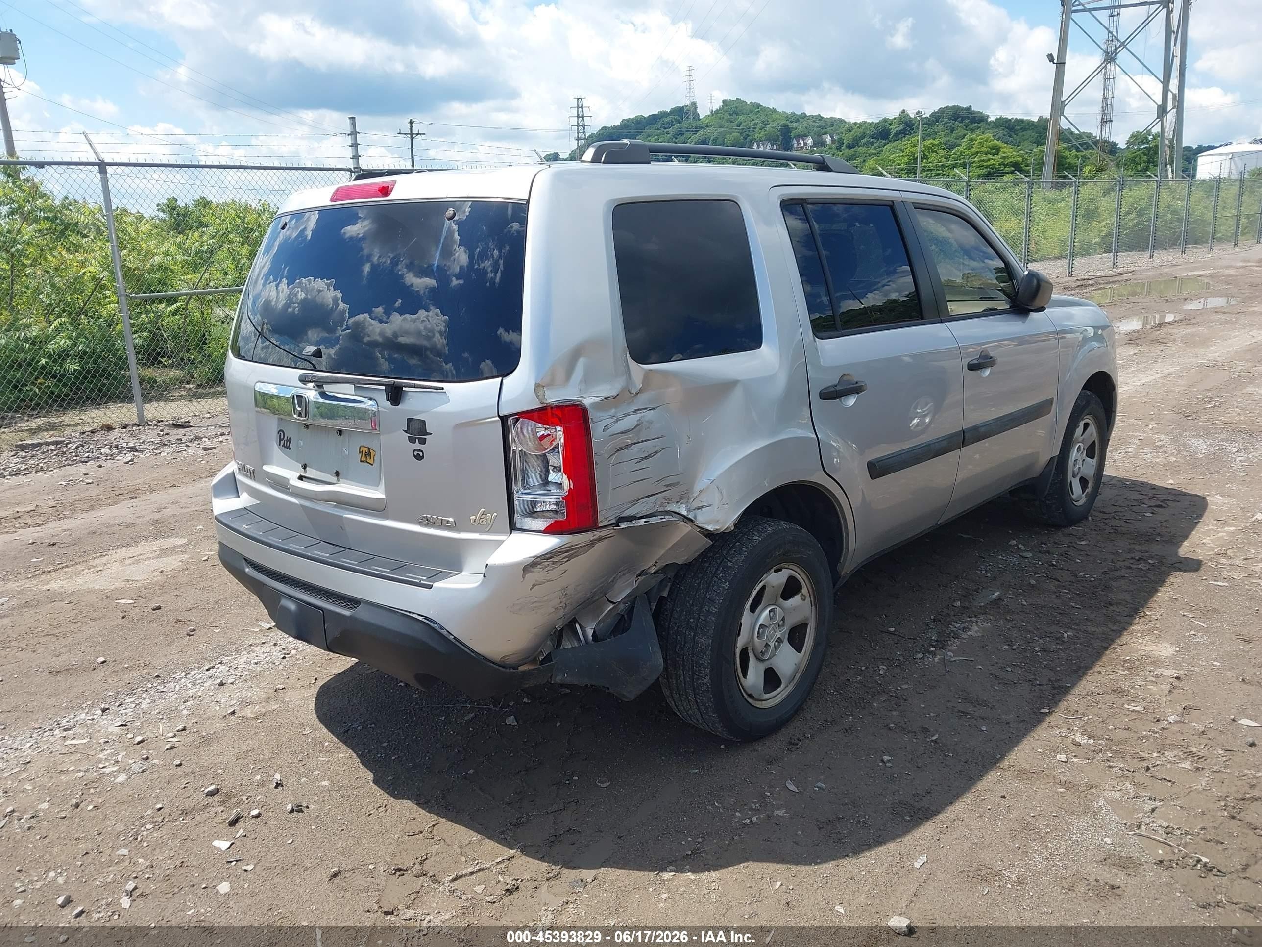 2013 Honda Pilot Lx Silver vin: 5FNYF4H28DB079293
