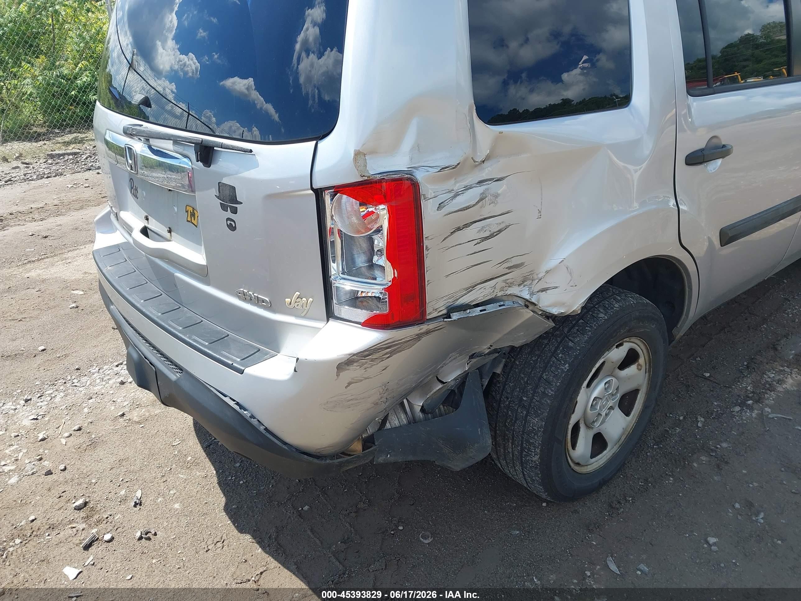 2013 Honda Pilot Lx Silver vin: 5FNYF4H28DB079293