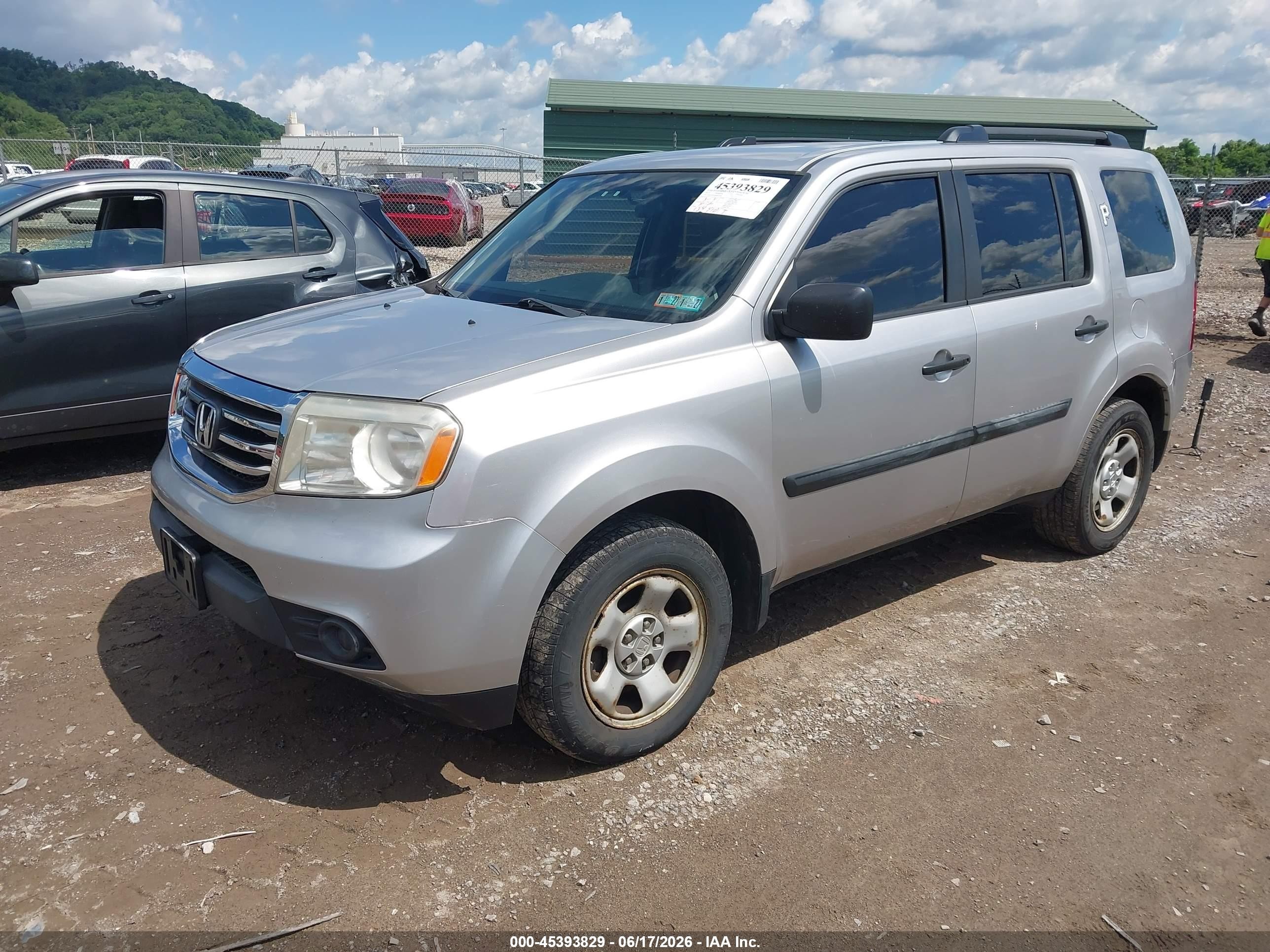 2013 Honda Pilot Lx Silver vin: 5FNYF4H28DB079293