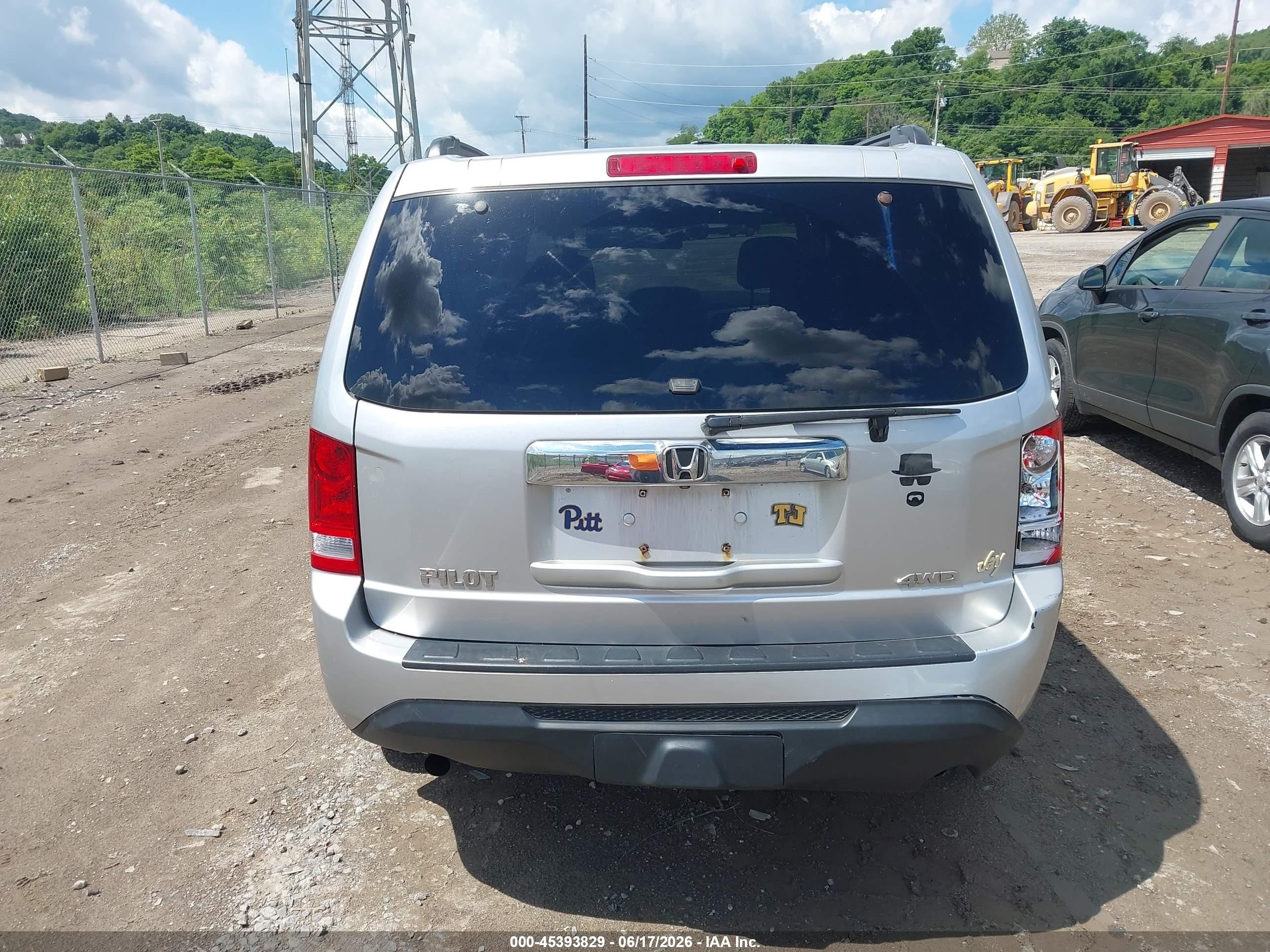 2013 Honda Pilot Lx Silver vin: 5FNYF4H28DB079293