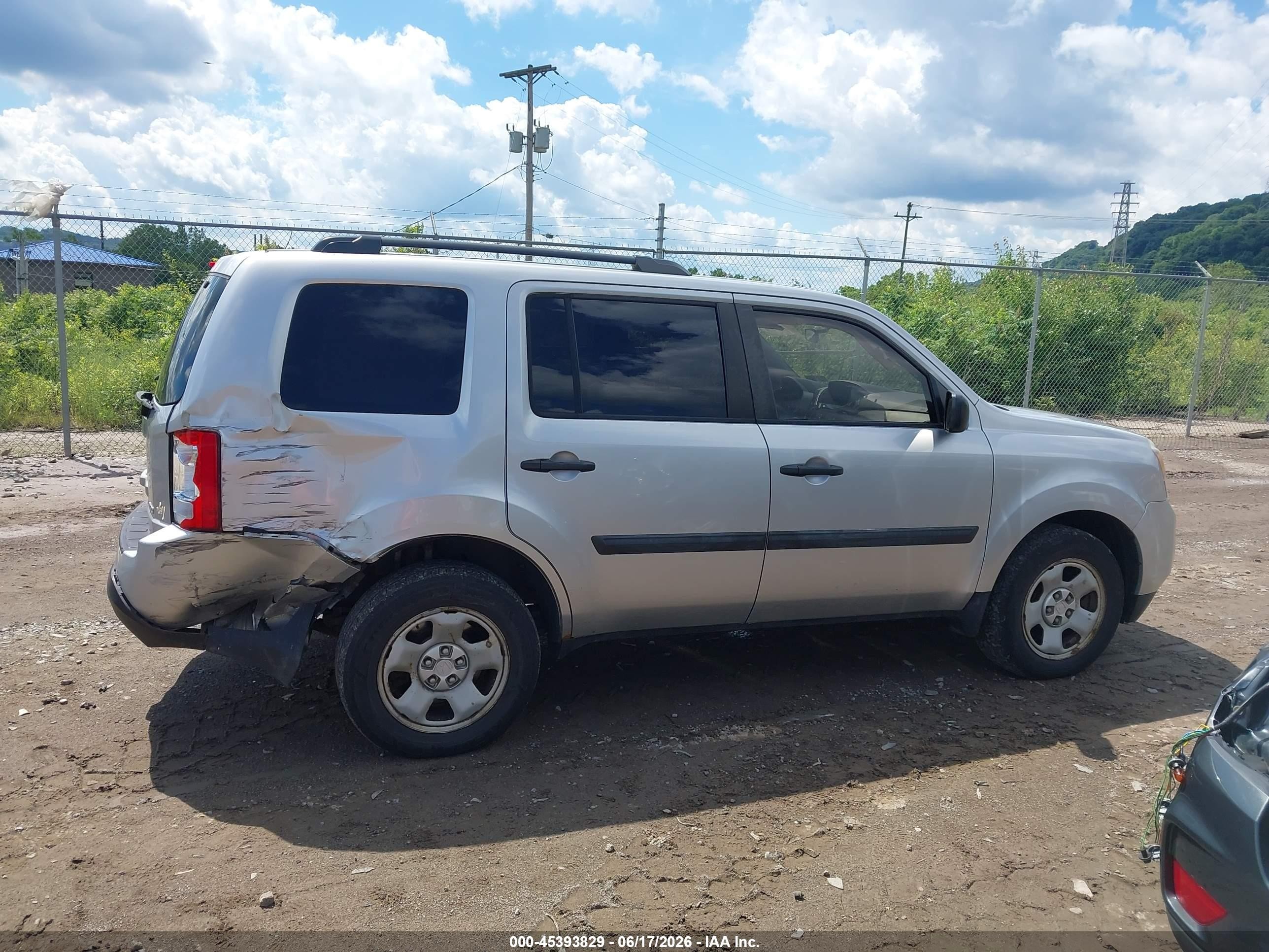 2013 Honda Pilot Lx Silver vin: 5FNYF4H28DB079293