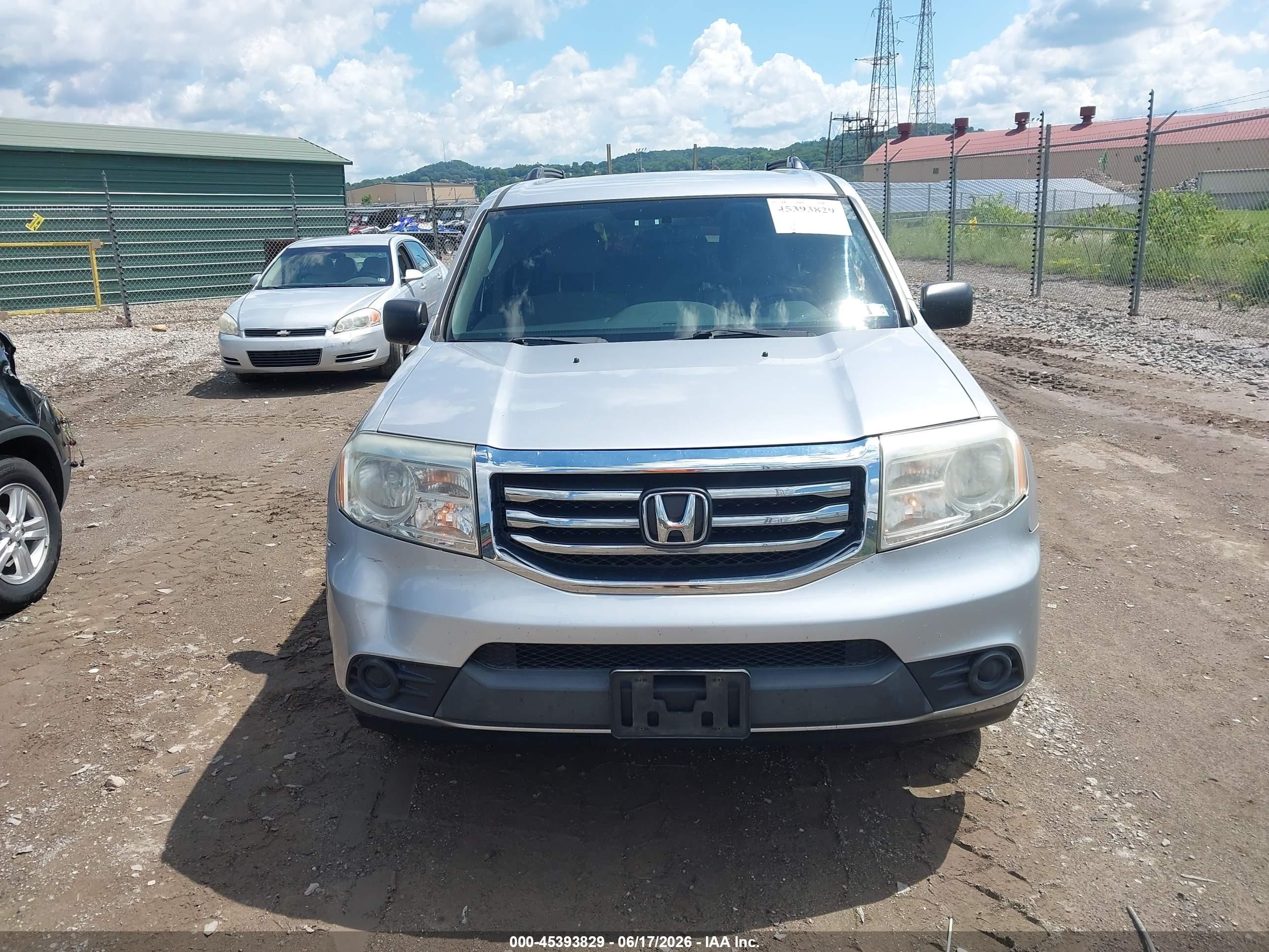2013 Honda Pilot Lx Silver vin: 5FNYF4H28DB079293