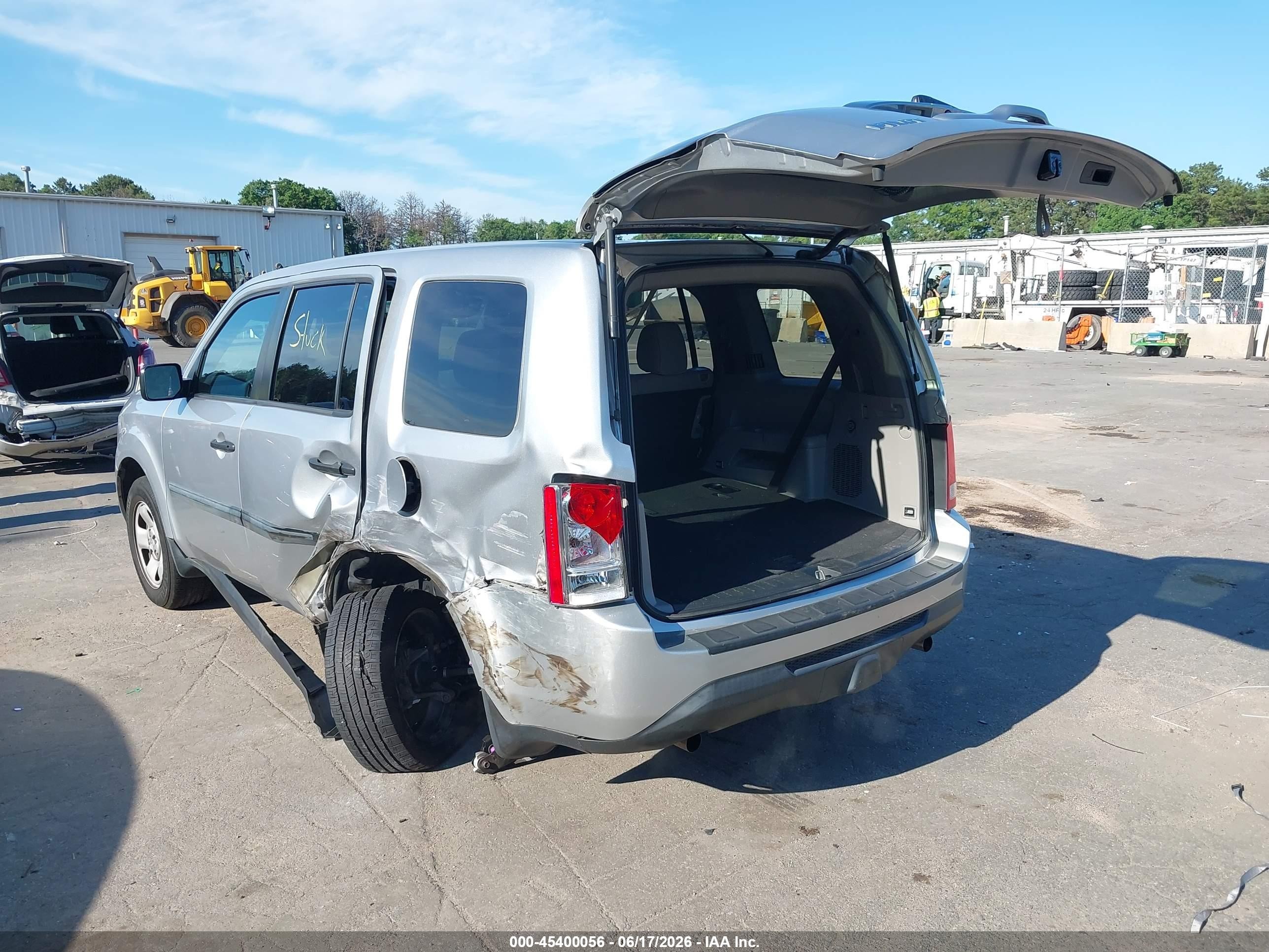 2014 Honda Pilot Lx Серебряный vin: 5FNYF4H28EB043458