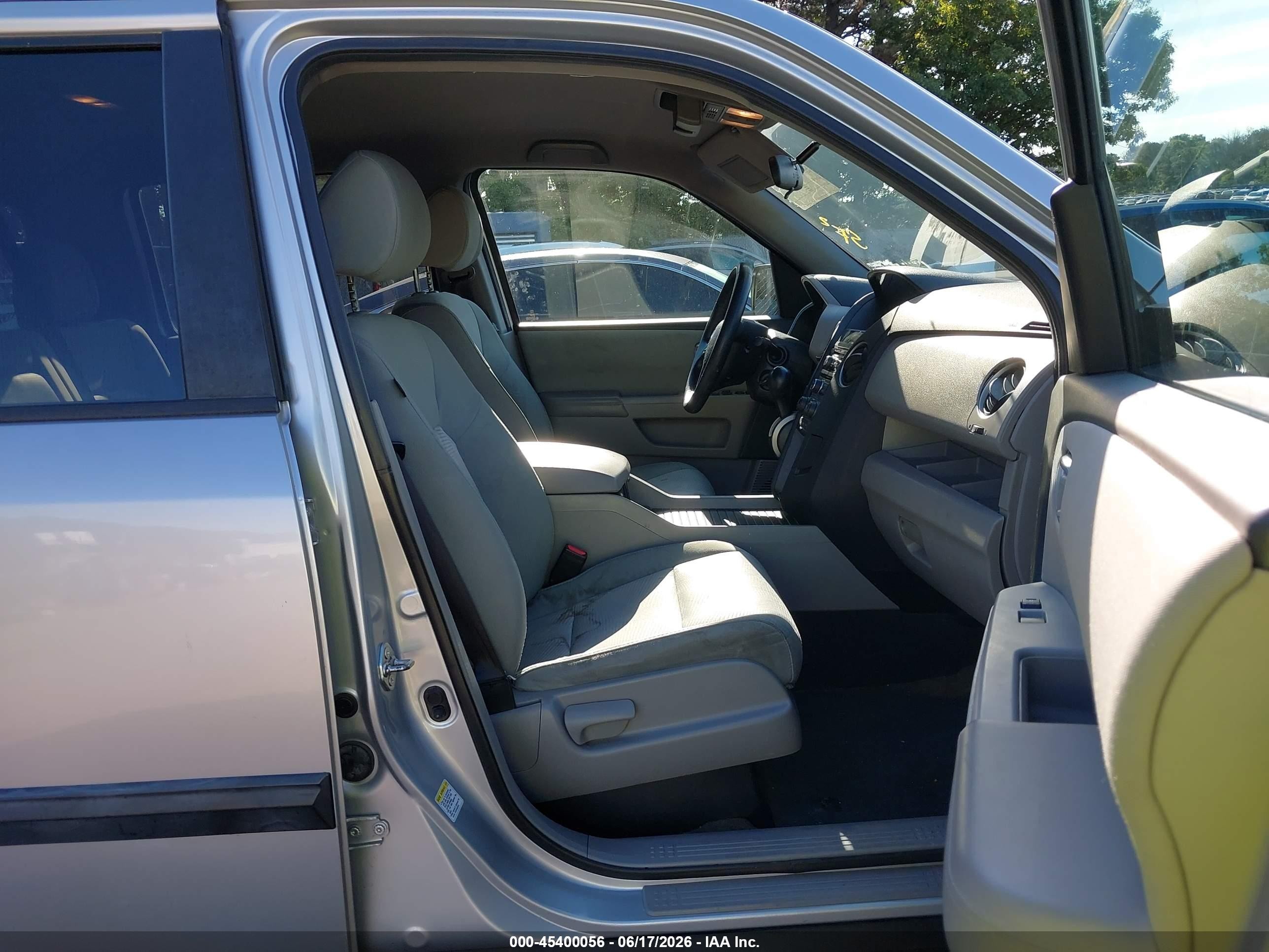2014 Honda Pilot Lx Серебряный vin: 5FNYF4H28EB043458