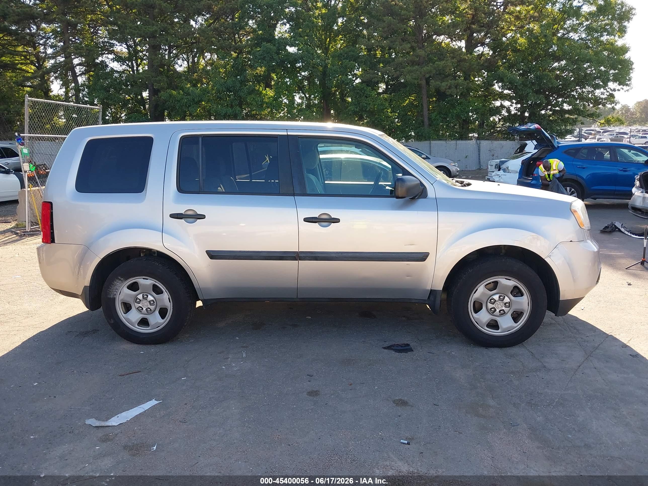 2014 Honda Pilot Lx Серебряный vin: 5FNYF4H28EB043458