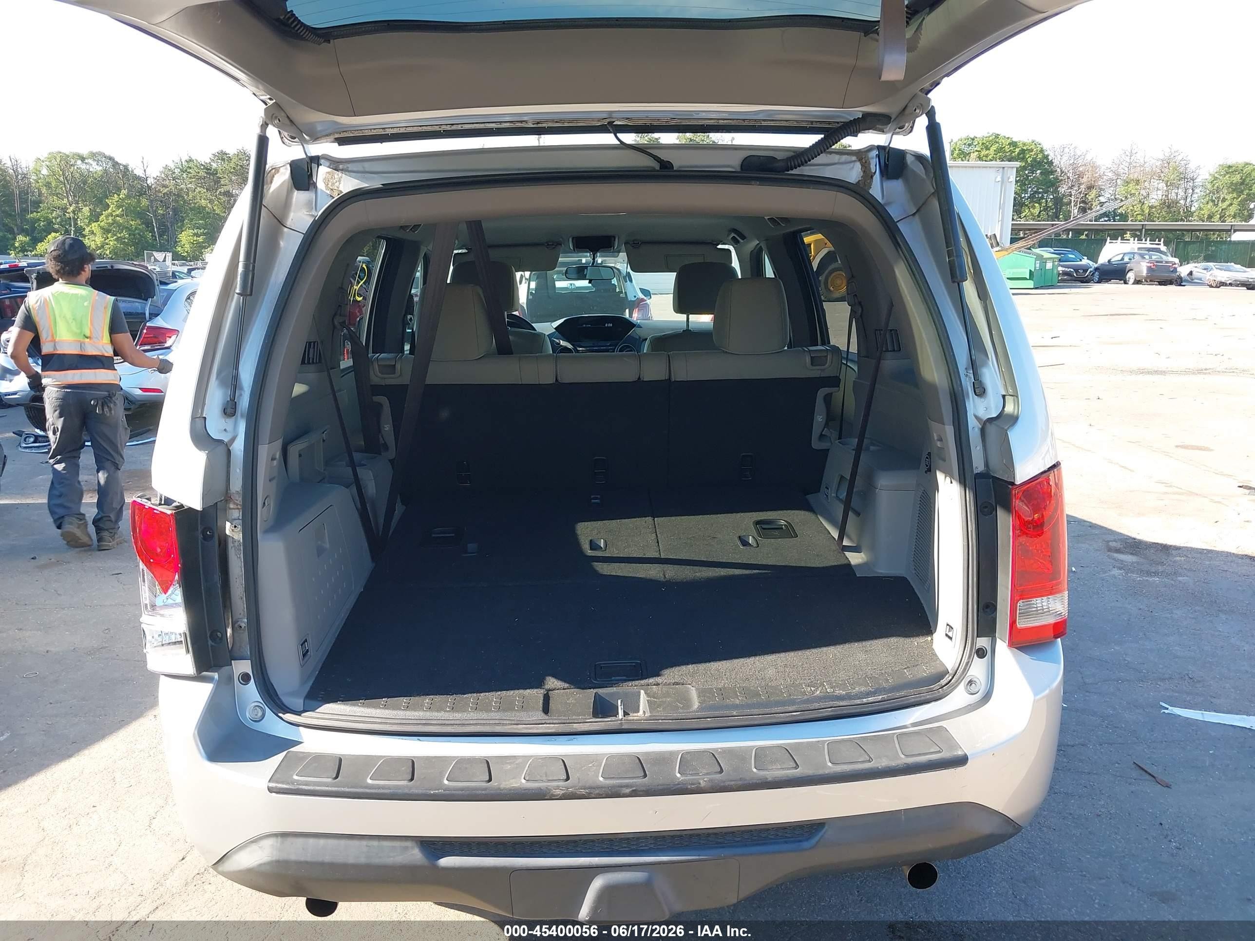 2014 Honda Pilot Lx Серебряный vin: 5FNYF4H28EB043458
