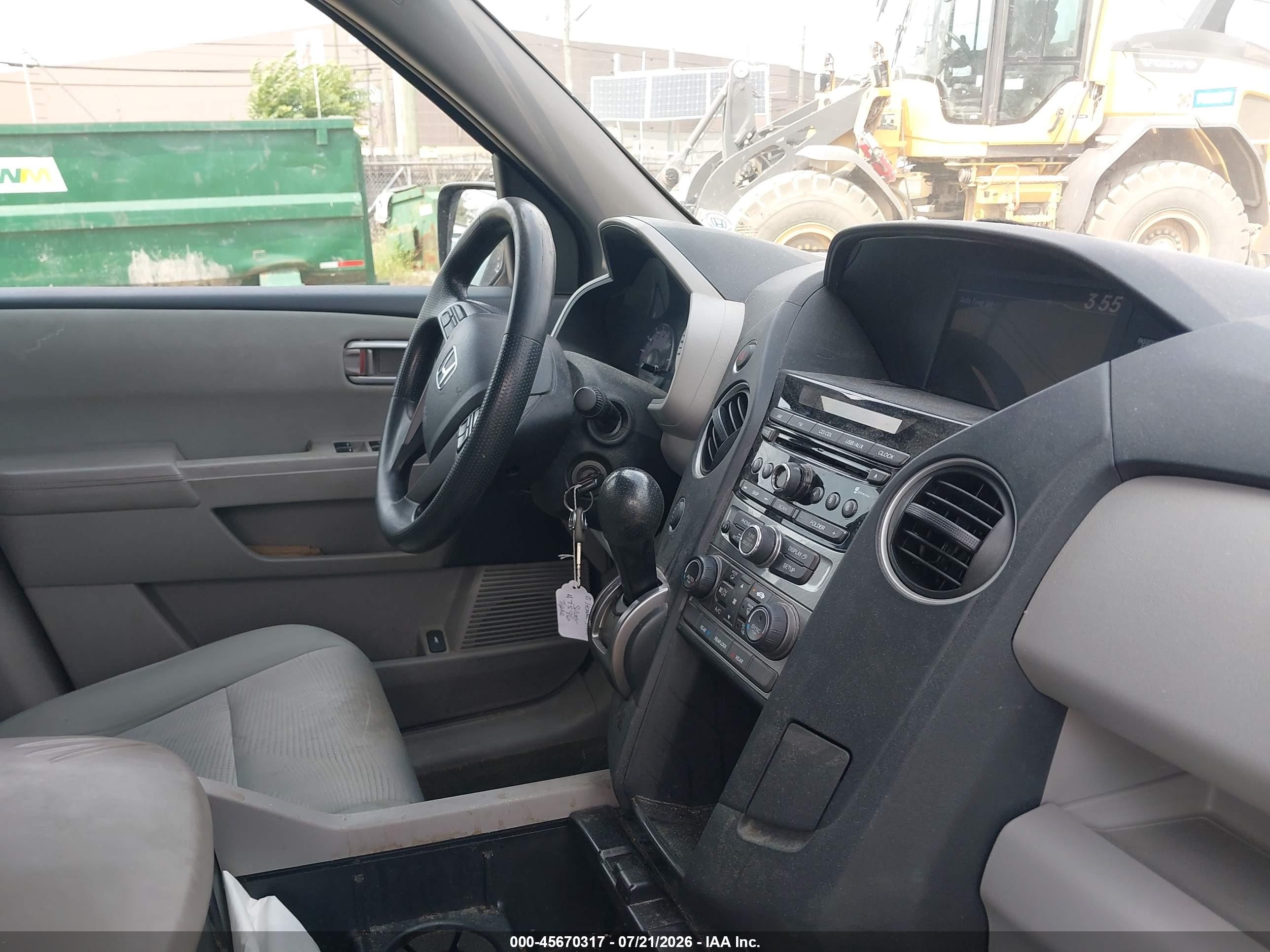 2015 Honda Pilot Lx Серебряный vin: 5FNYF4H28FB013572