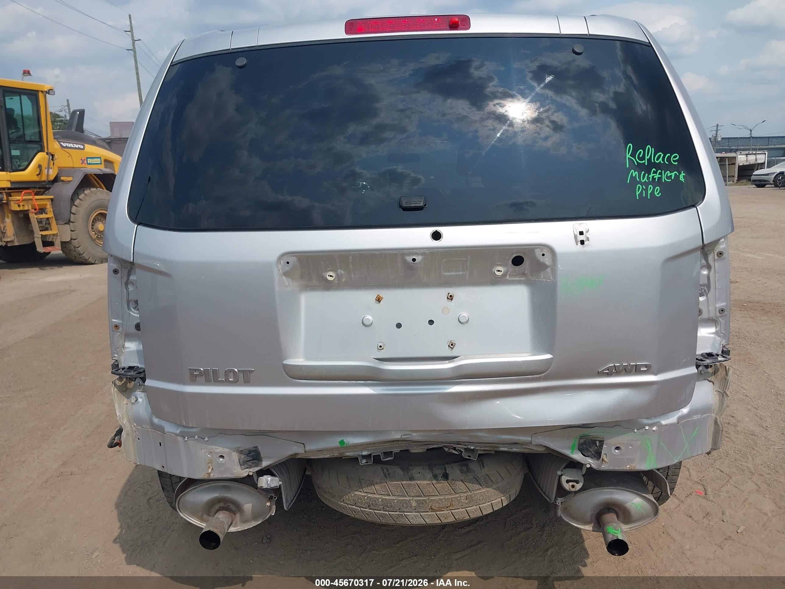 2015 Honda Pilot Lx Серебряный vin: 5FNYF4H28FB013572