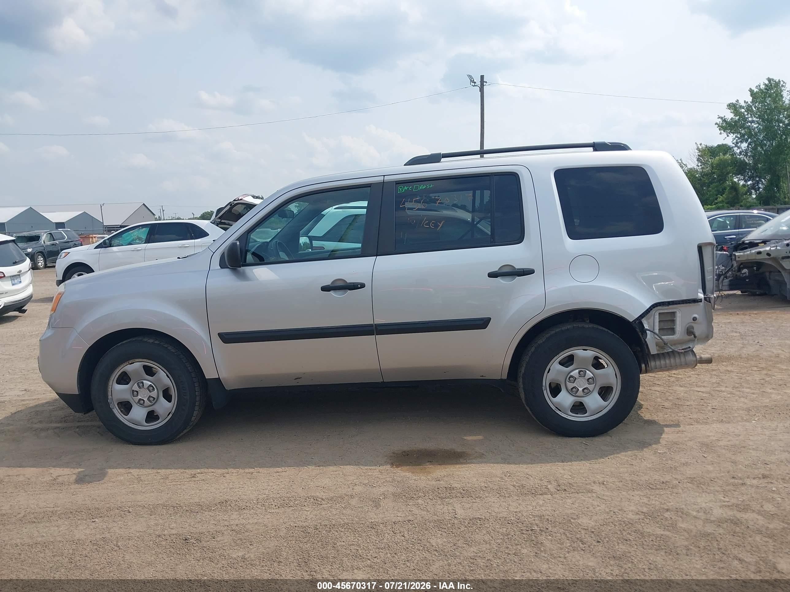 2015 Honda Pilot Lx Серебряный vin: 5FNYF4H28FB013572