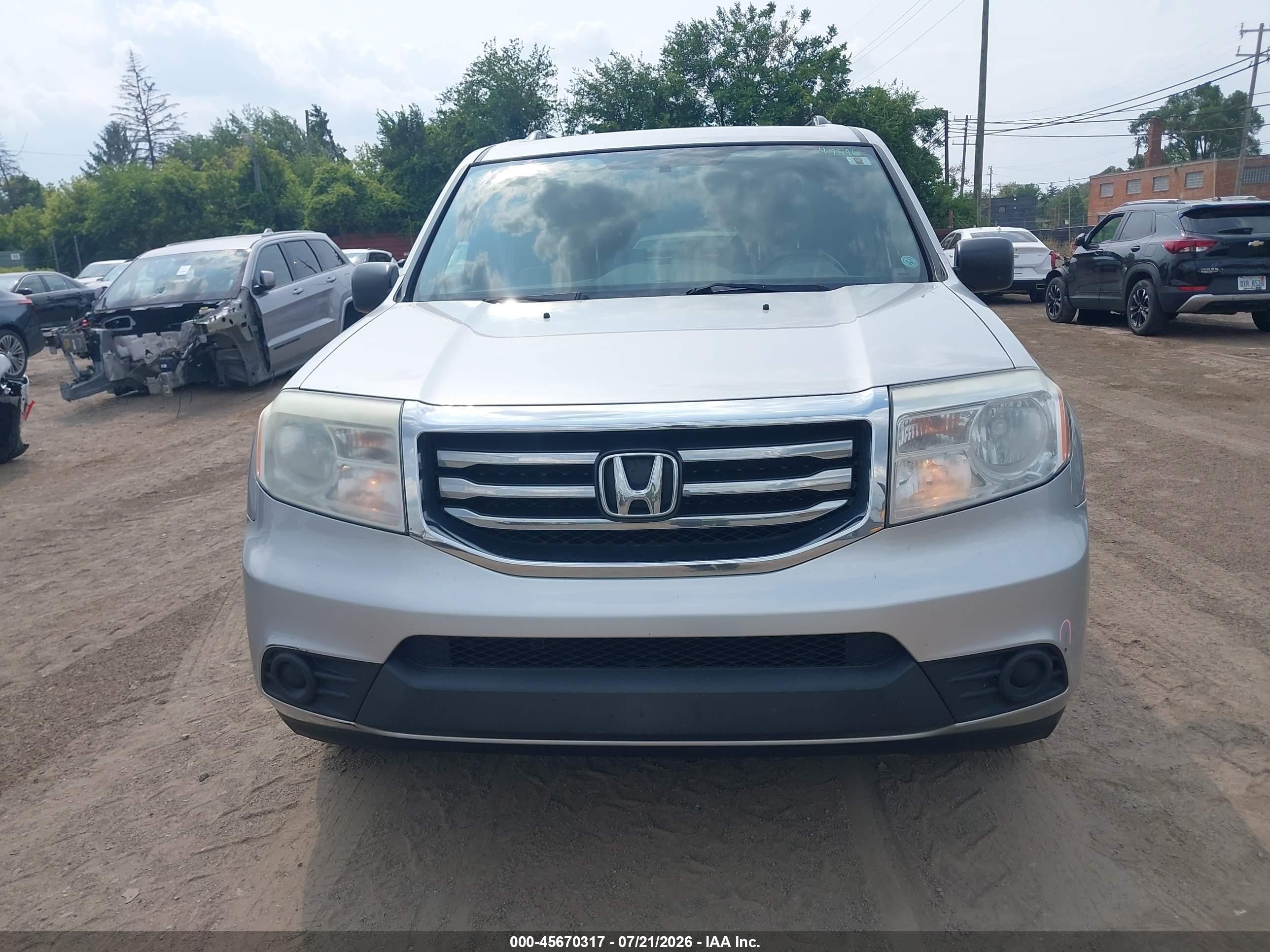 2015 Honda Pilot Lx Серебряный vin: 5FNYF4H28FB013572