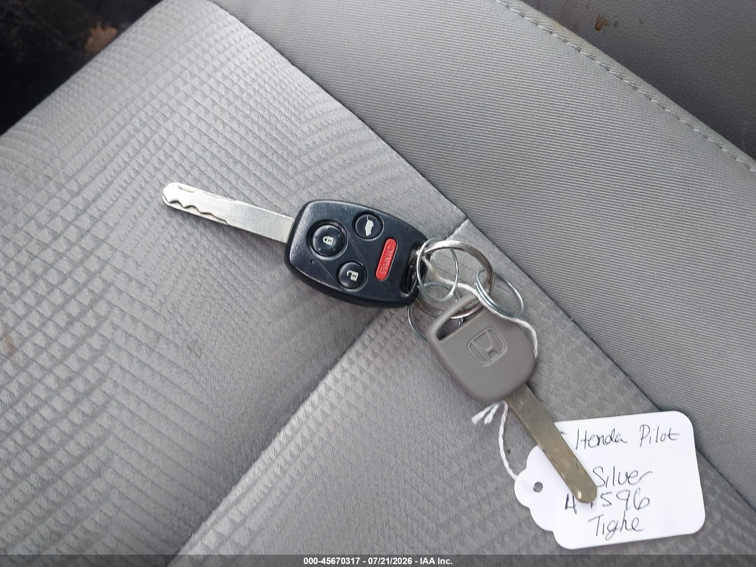 2015 Honda Pilot Lx Серебряный vin: 5FNYF4H28FB013572