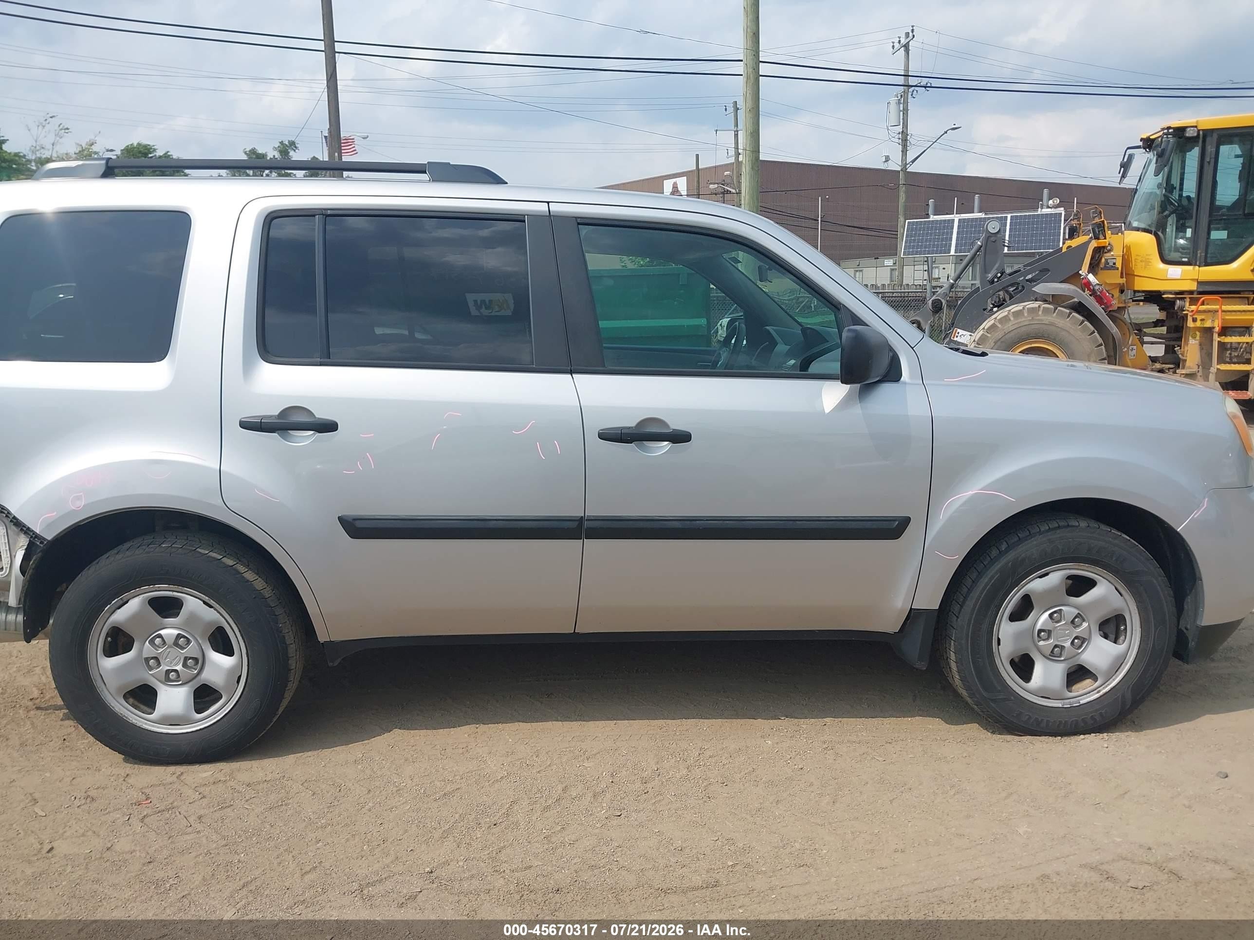 2015 Honda Pilot Lx Серебряный vin: 5FNYF4H28FB013572