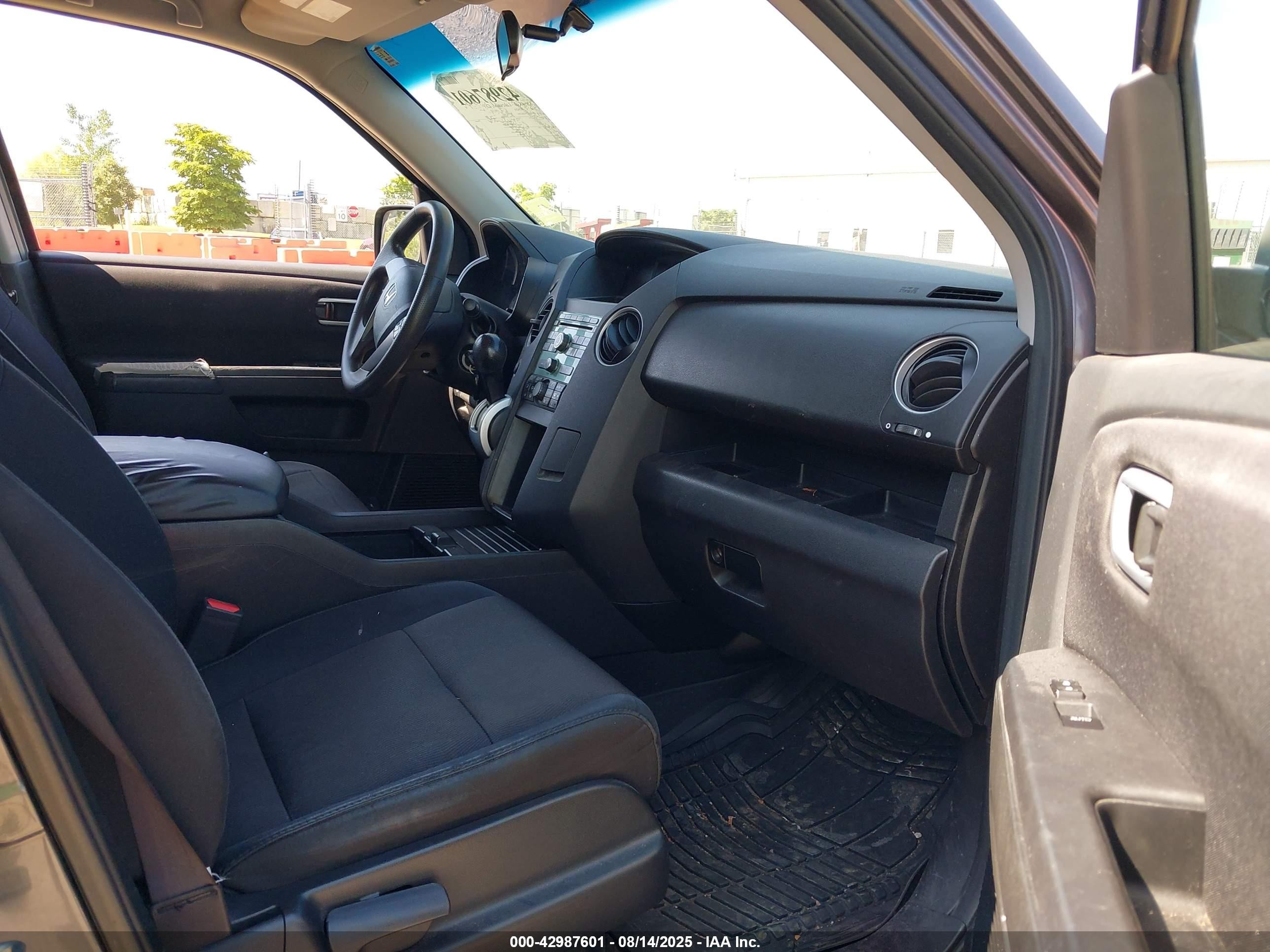 2010 Honda Pilot Lx Gray vin: 5FNYF4H29AB023861