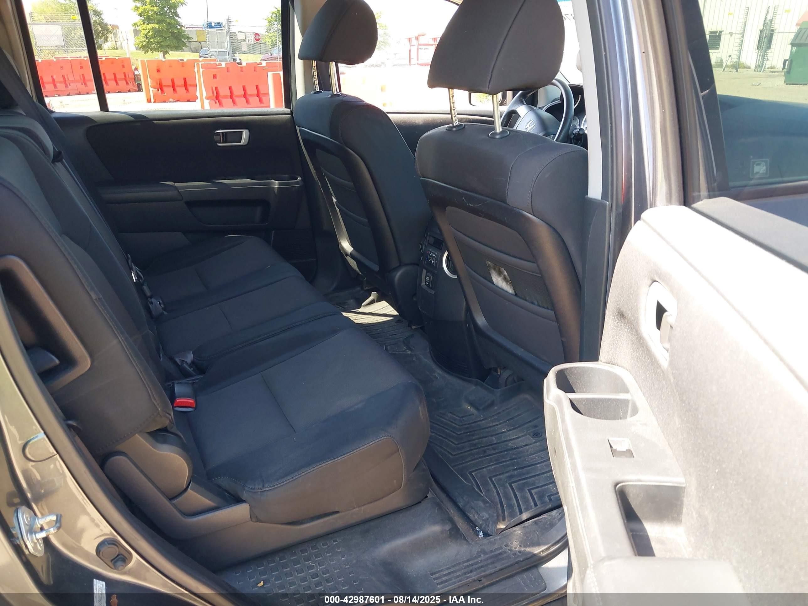 2010 Honda Pilot Lx Gray vin: 5FNYF4H29AB023861