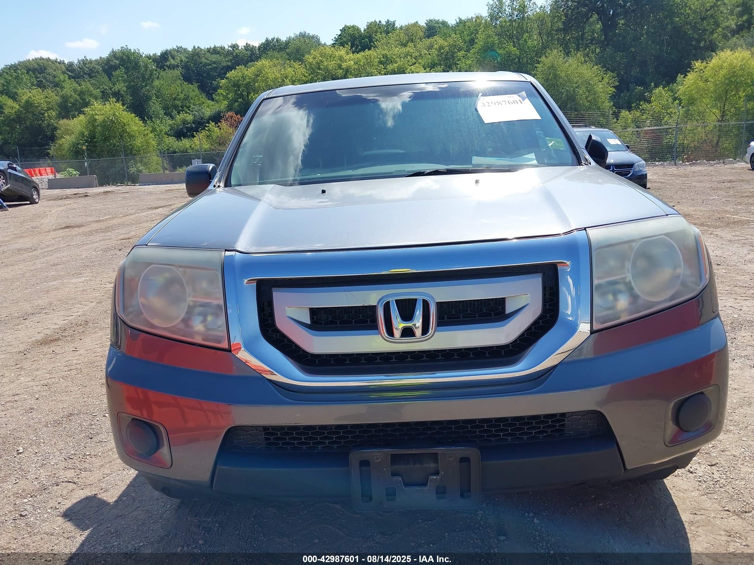 2010 Honda Pilot Lx Gray vin: 5FNYF4H29AB023861