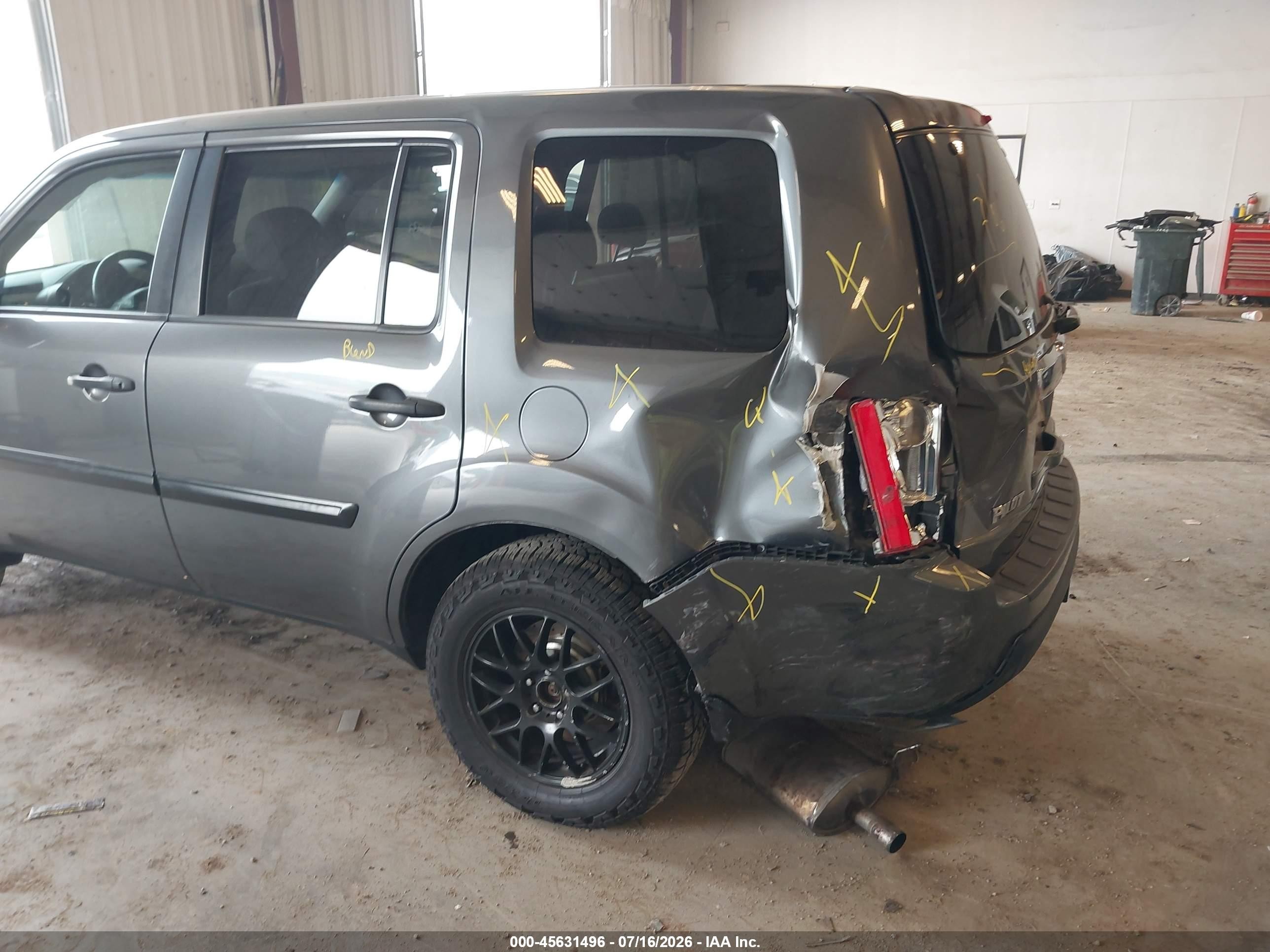 2011 Honda Pilot Lx Серый vin: 5FNYF4H29BB075380