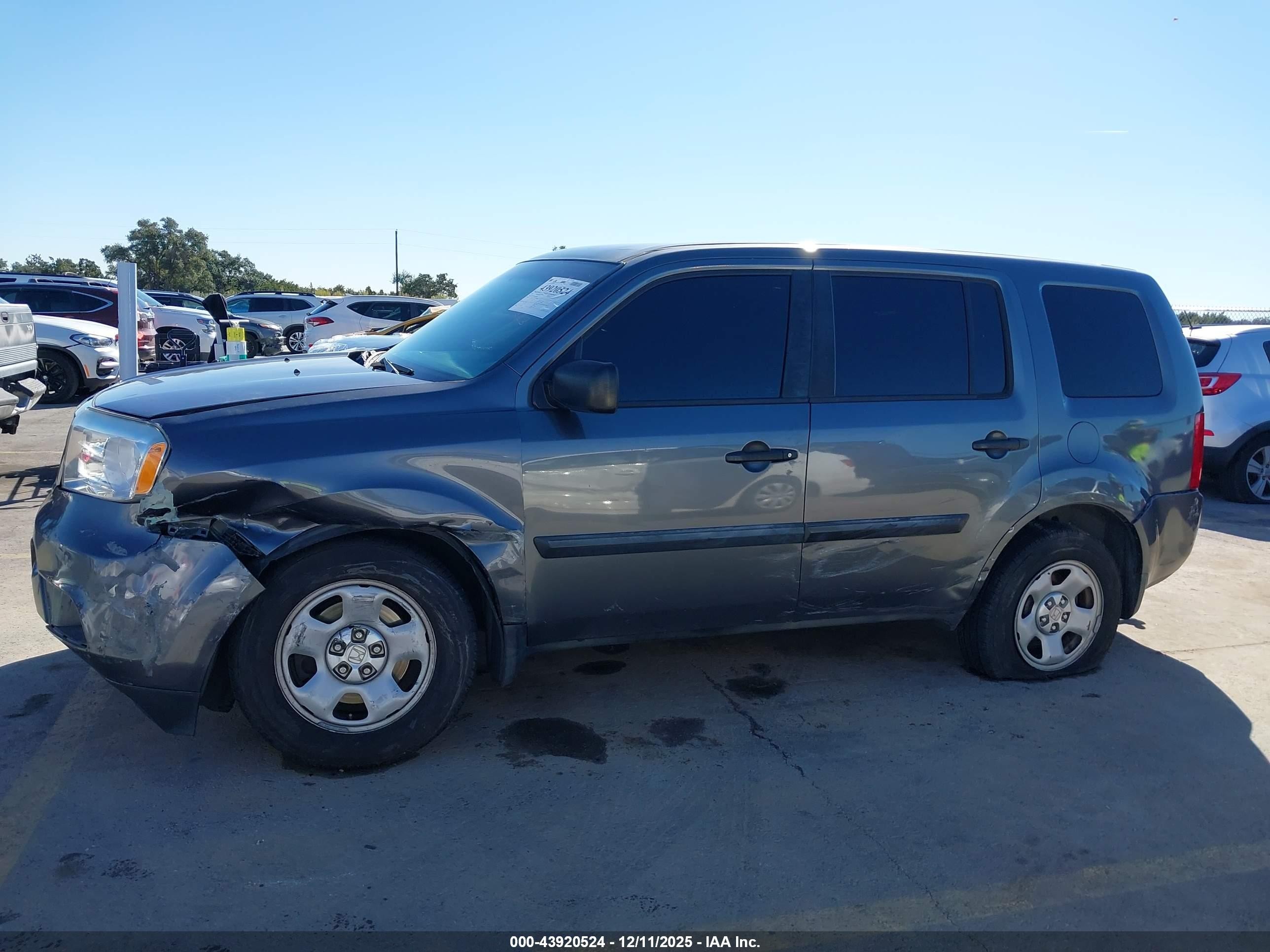 2012 Honda Pilot Lx Gray vin: 5FNYF4H29CB036743
