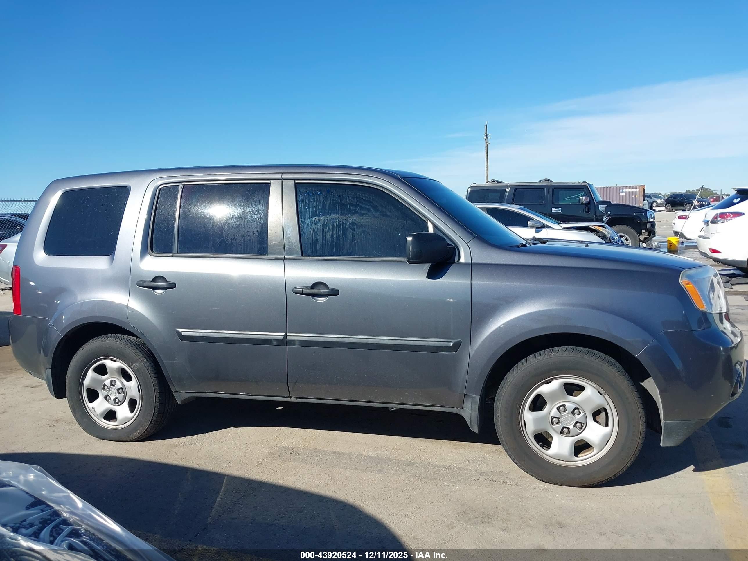 2012 Honda Pilot Lx Gray vin: 5FNYF4H29CB036743