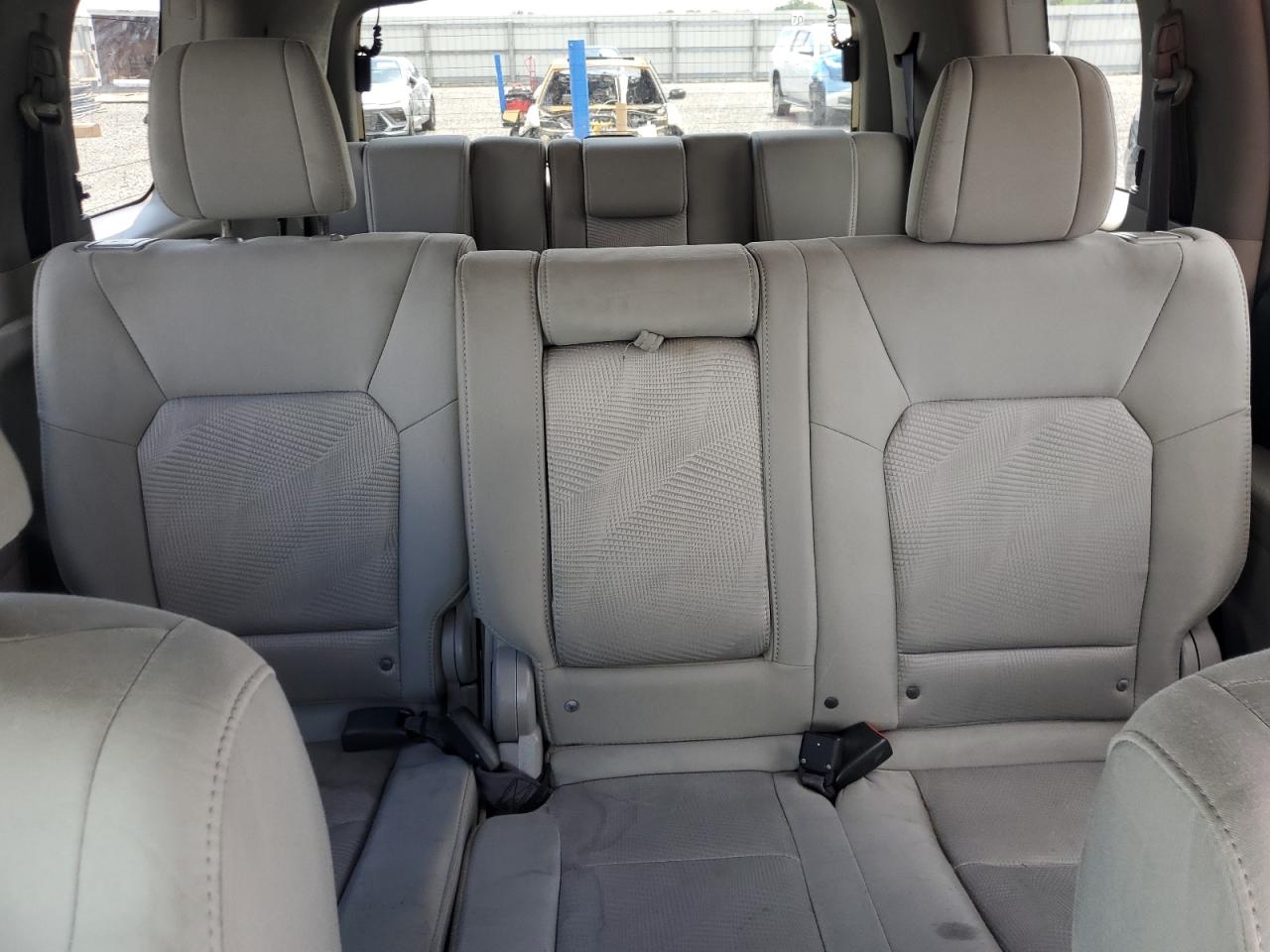 2013 Honda Pilot Lx Silver vin: 5FNYF4H29DB030815