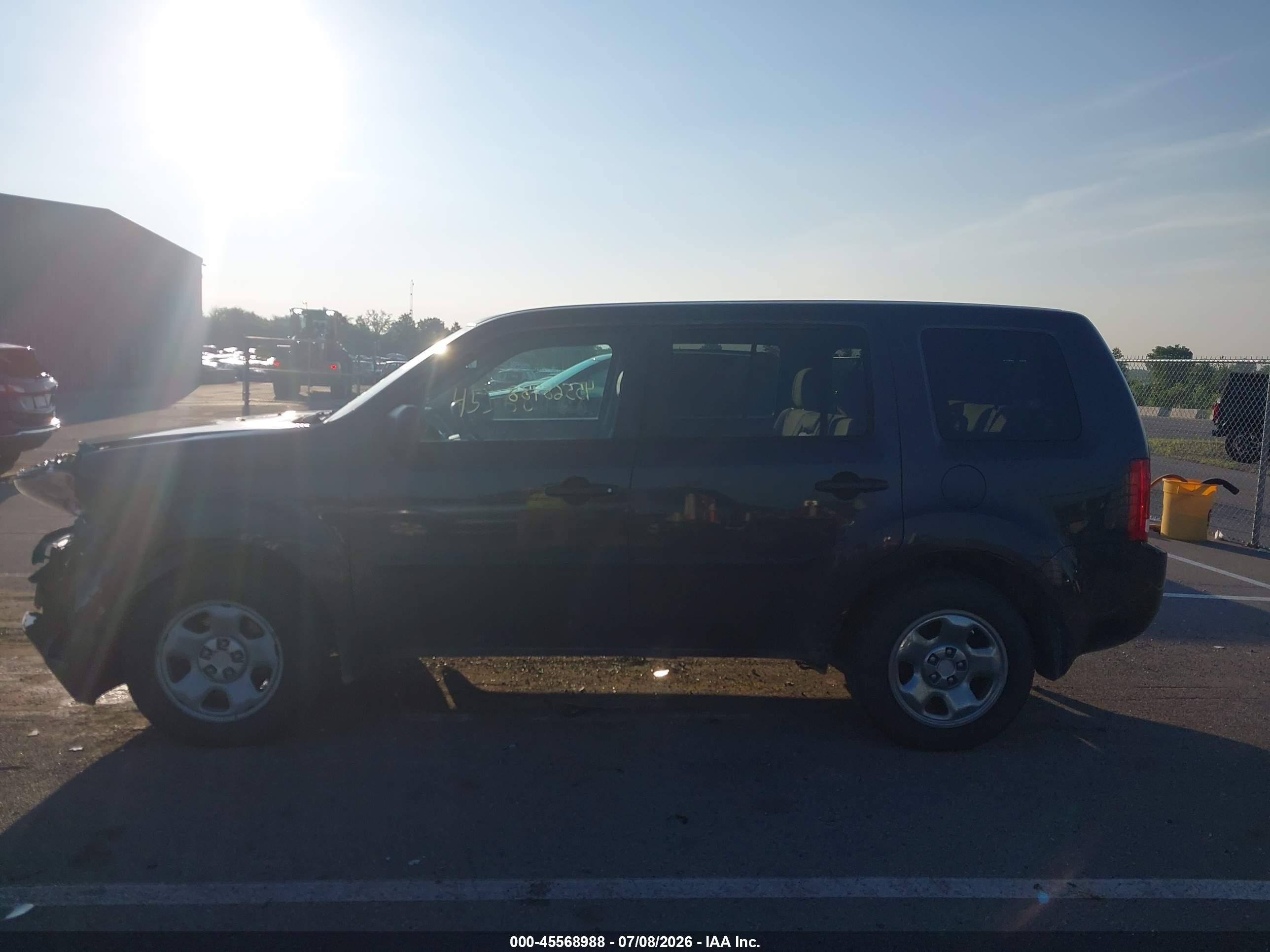 2015 Honda Pilot Lx Серый vin: 5FNYF4H29FB008235